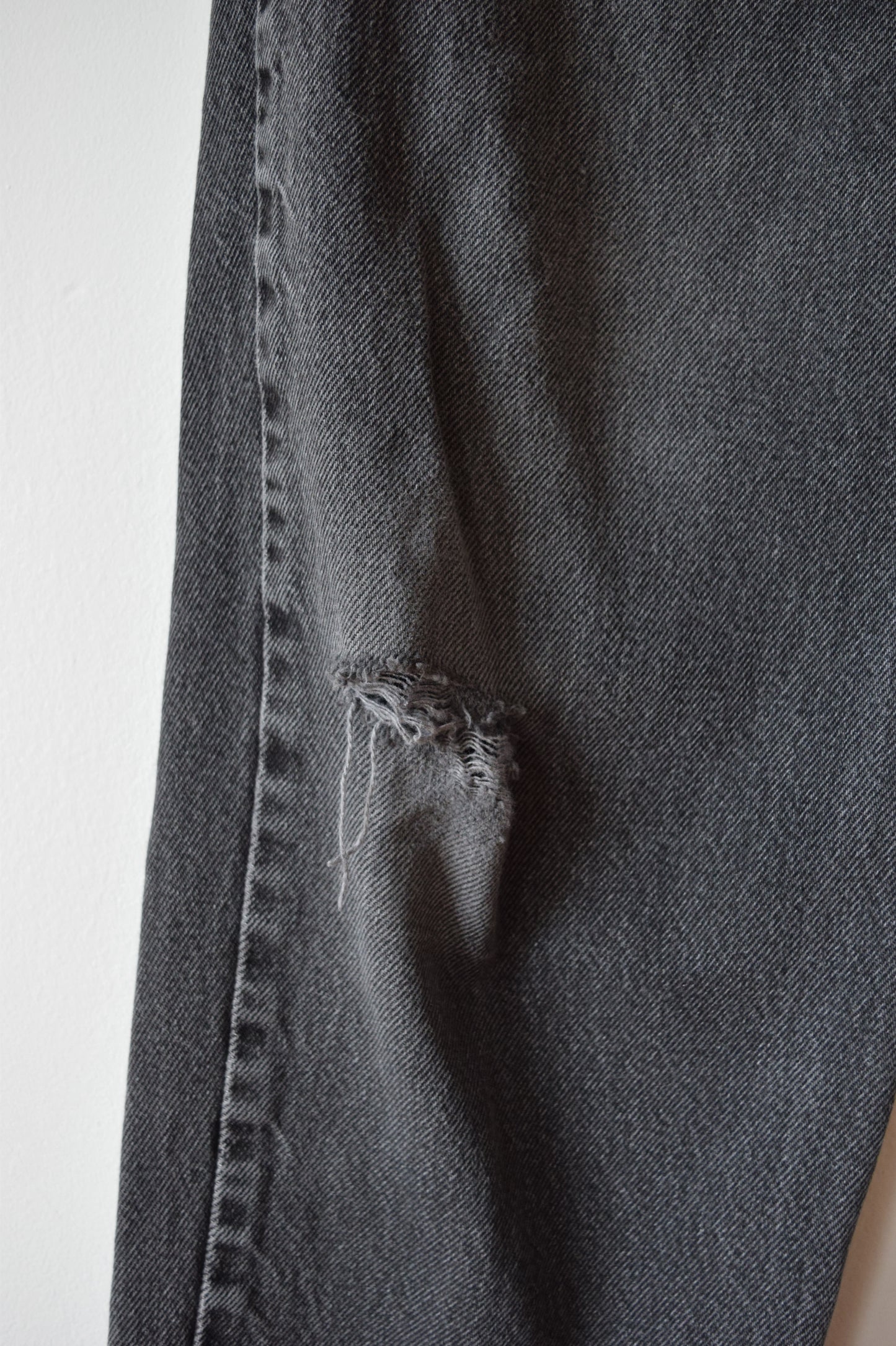 Vintage Levi’s 550s in Faded Black | 32” W