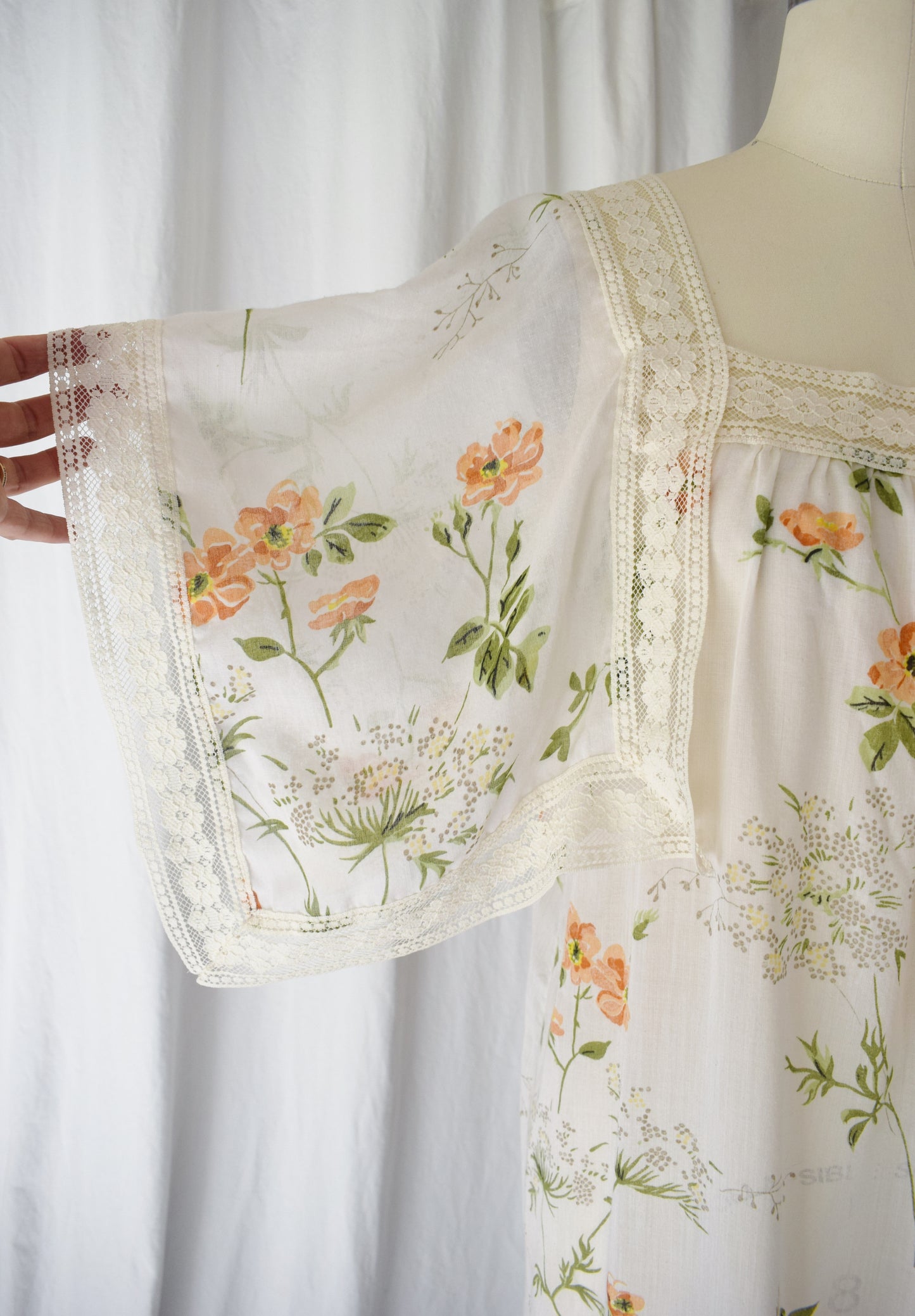 1970s Late Summer Floral Dress | OS
