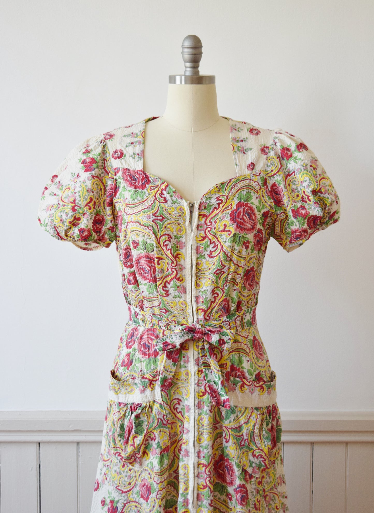1940s Rose Print Zip Front Dress(ing Gown)