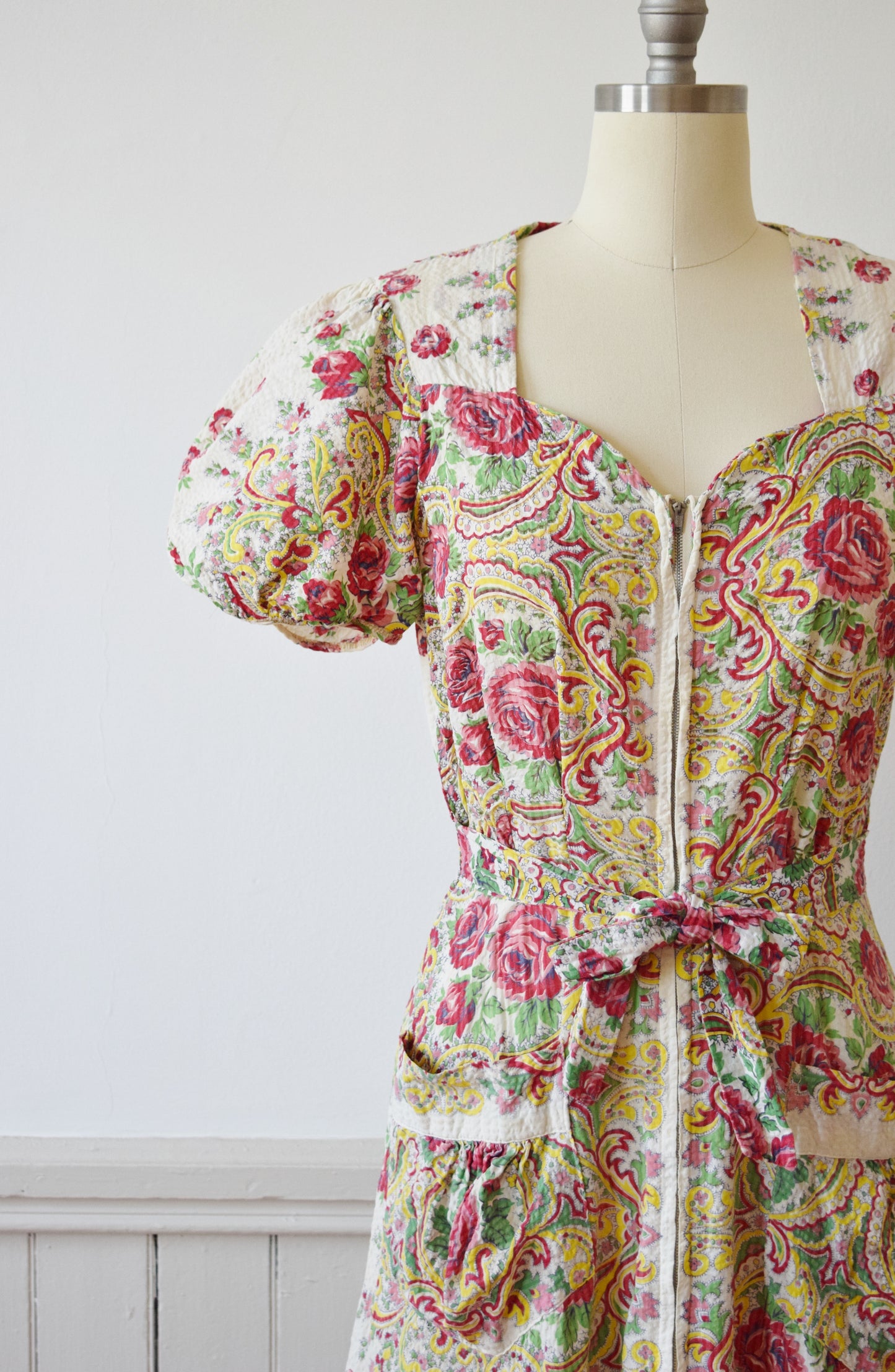 1940s Rose Print Zip Front Dress(ing Gown)
