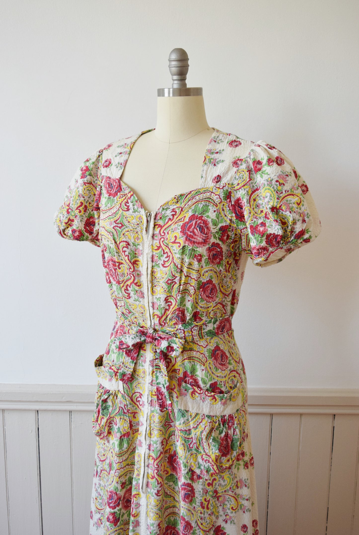 1940s Rose Print Zip Front Dress(ing Gown)