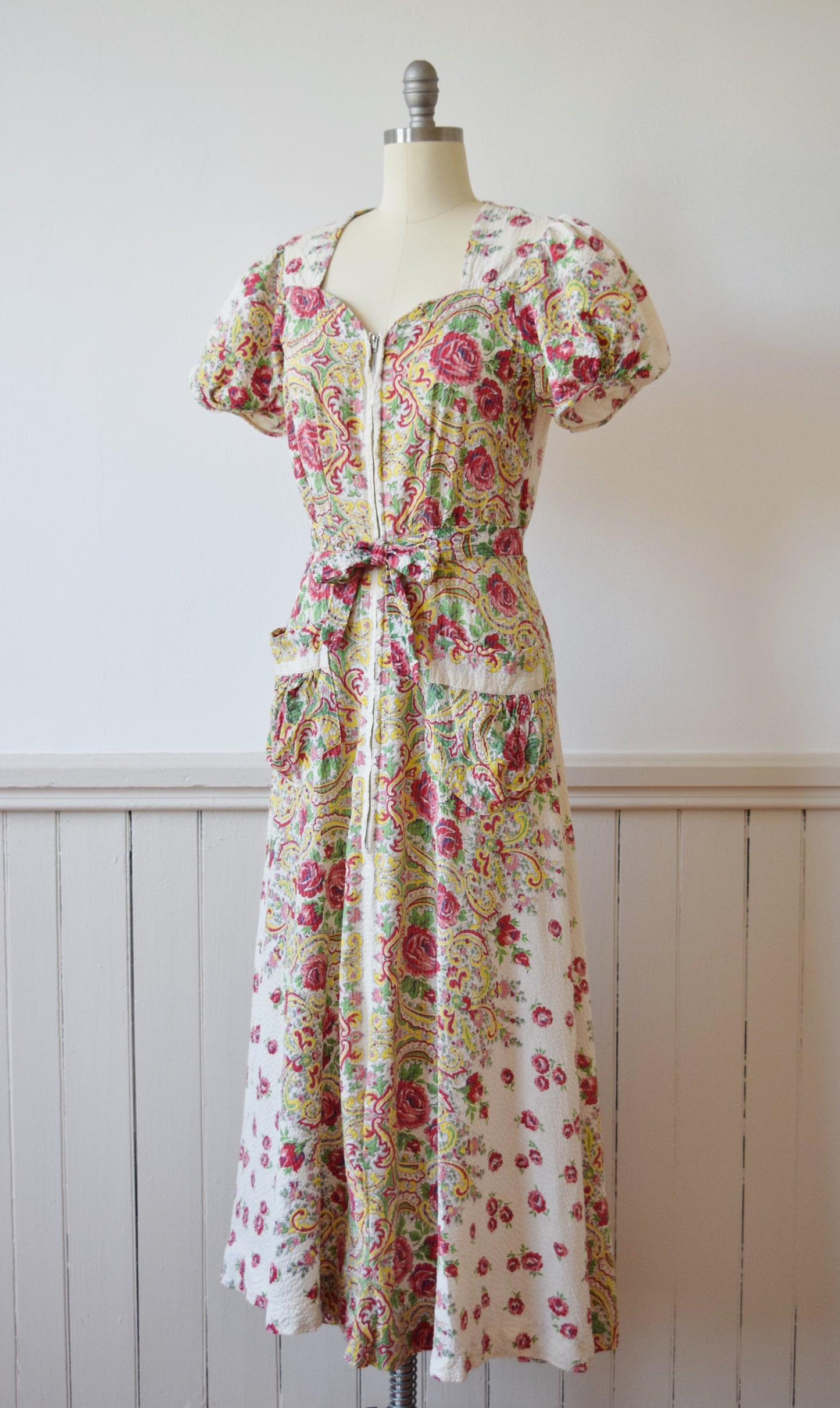 1940s Rose Print Zip Front Dress(ing Gown)