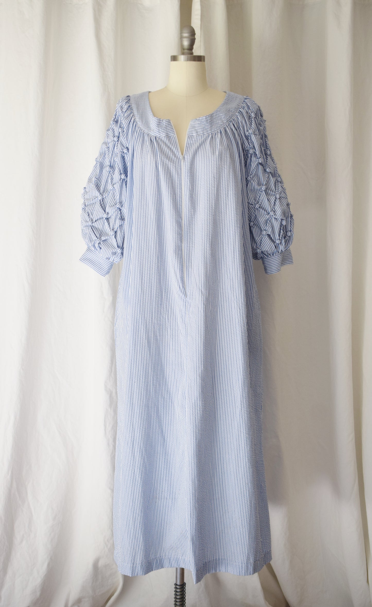 Vintage Tufted Balloon Sleeve Dress | M/L