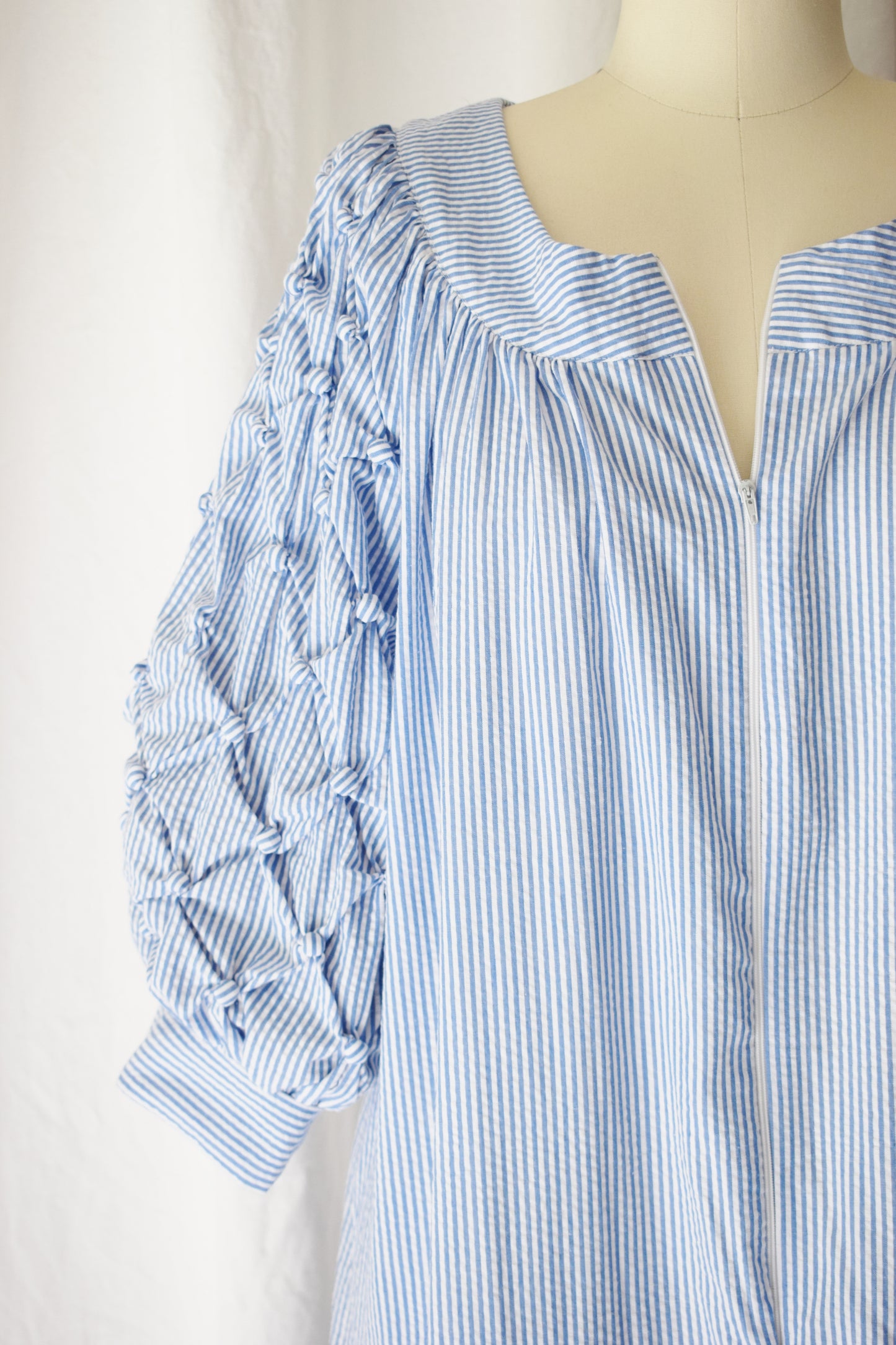 Vintage Tufted Balloon Sleeve Dress | M/L