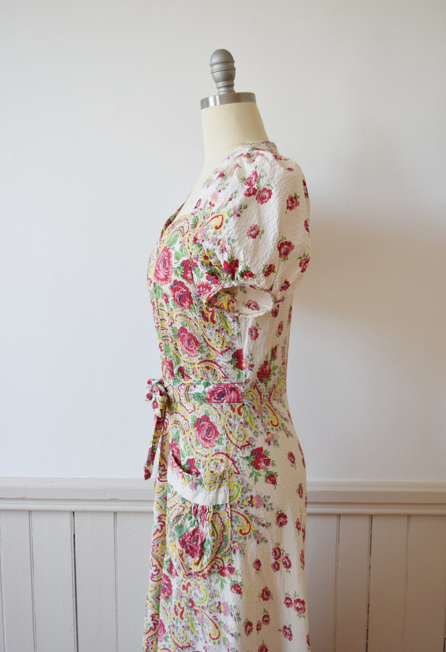 1940s Rose Print Zip Front Dress(ing Gown)