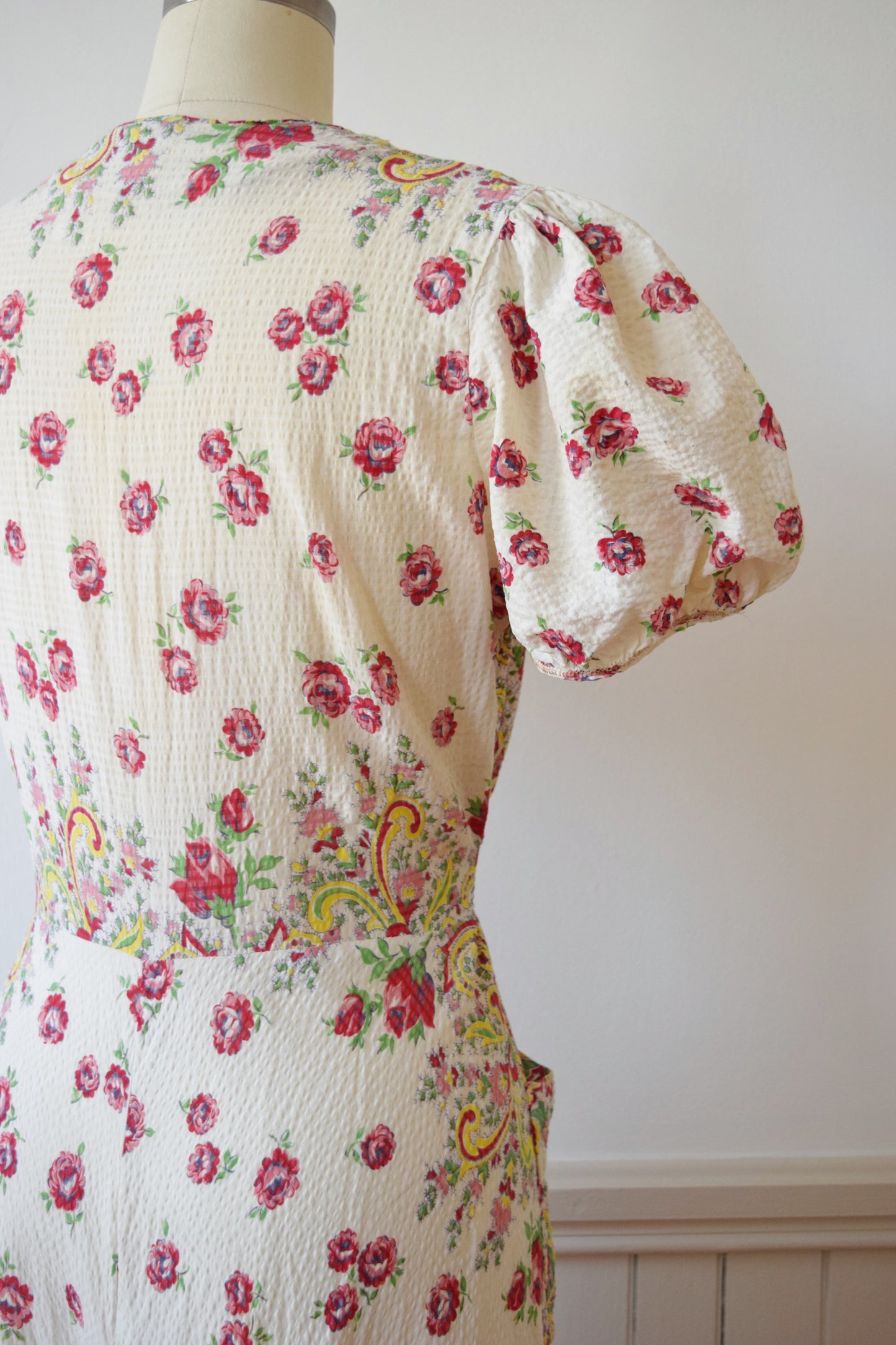 1940s Rose Print Zip Front Dress(ing Gown)