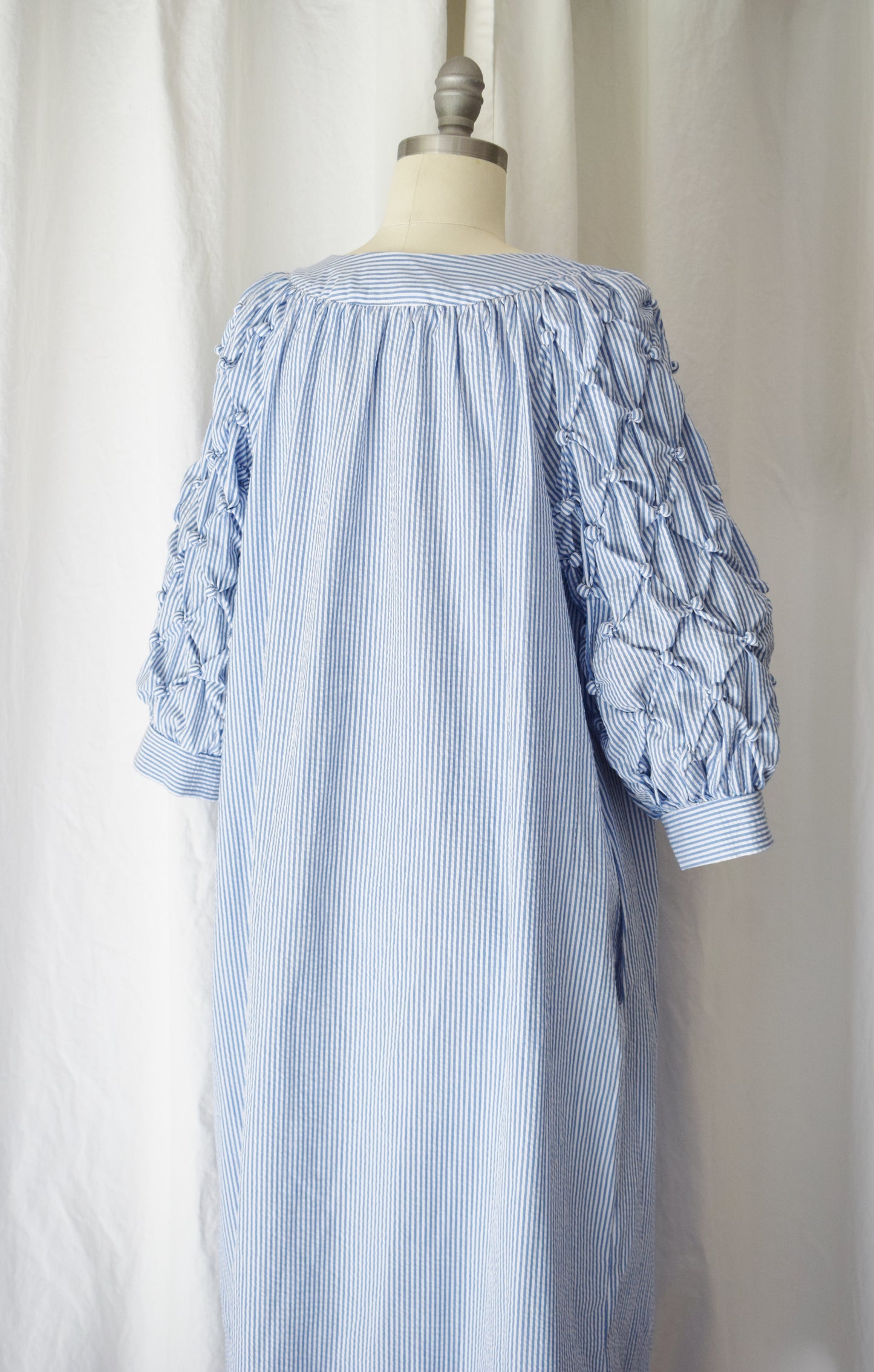 Vintage Tufted Balloon Sleeve Dress | M/L