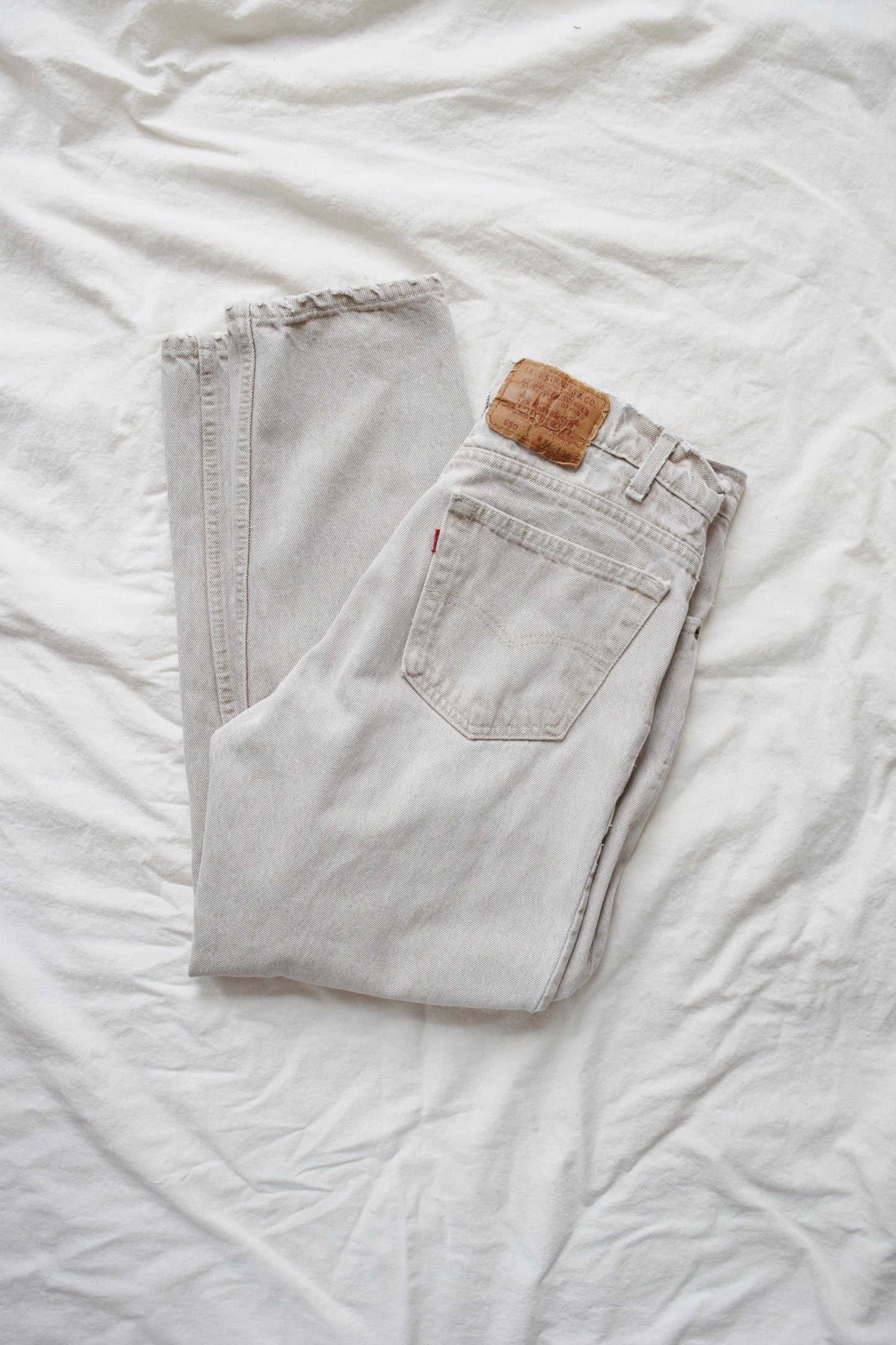 Vintage Levi 550s in Sand | 34" w