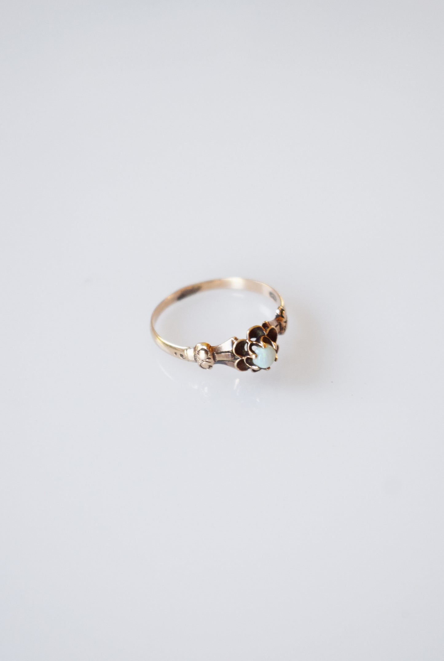 Antique Victorian 10kt Gold and Opal Ring | 6.75