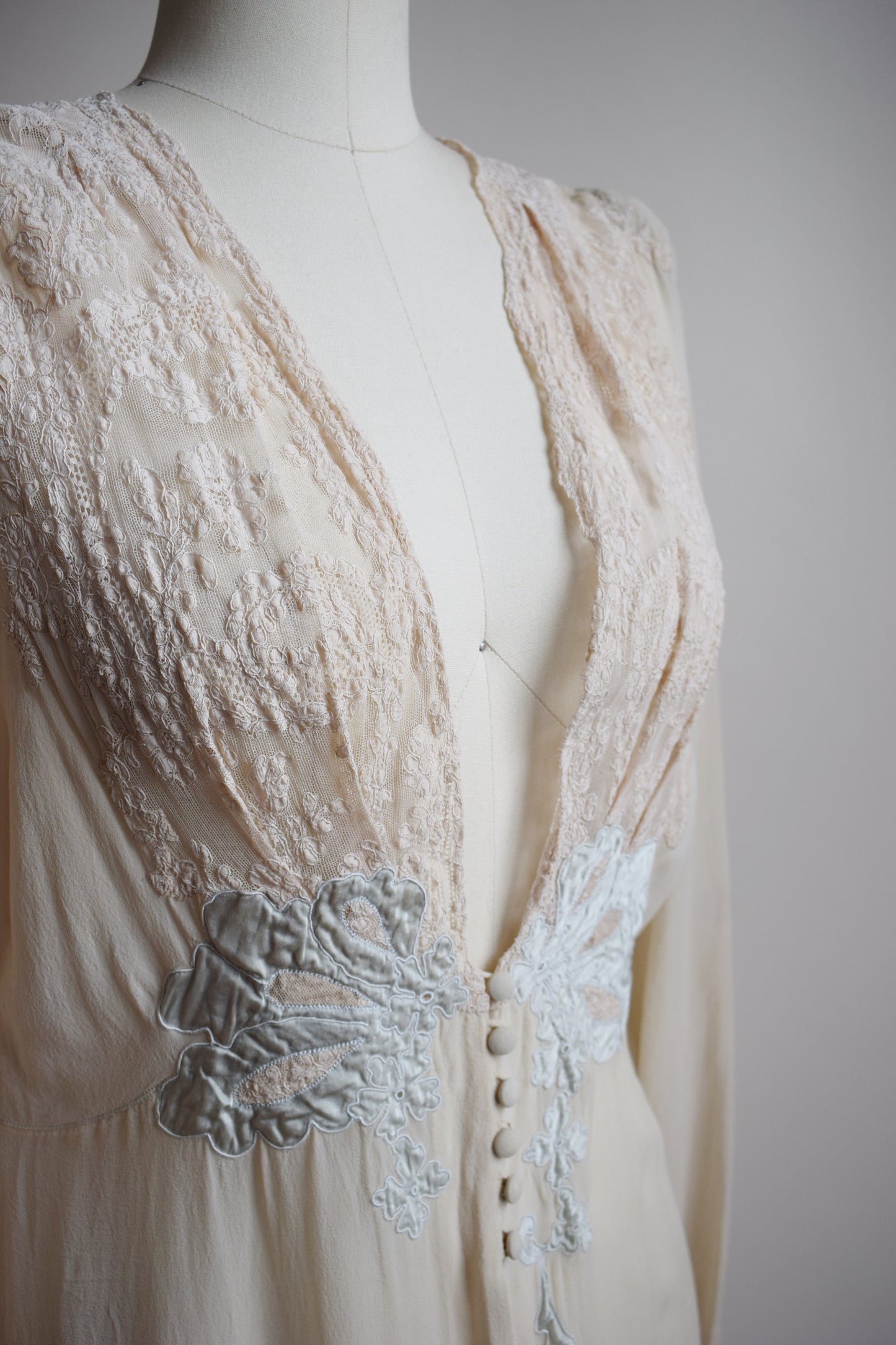 1940s Silk and Lace Dressing Gown | M/L