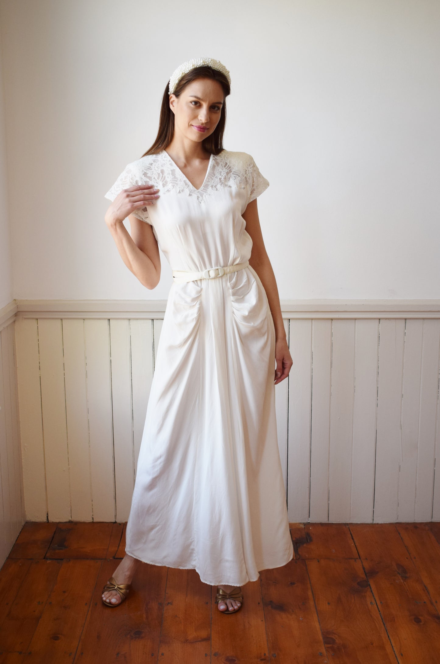 1940s Petal White Gown with Lace Sleeves | M