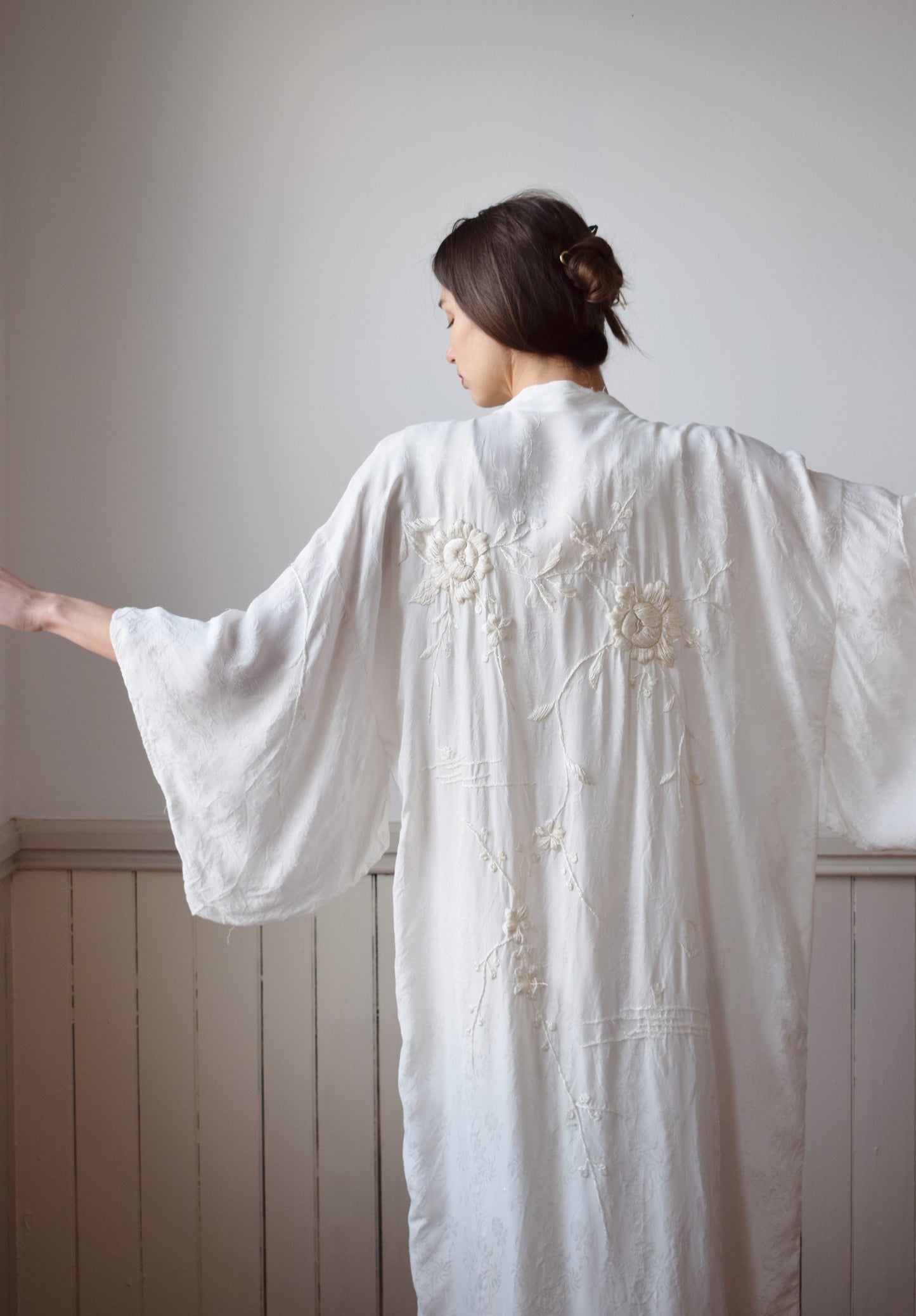 1920s Embroidered White Rayon Kimono Robe | OS