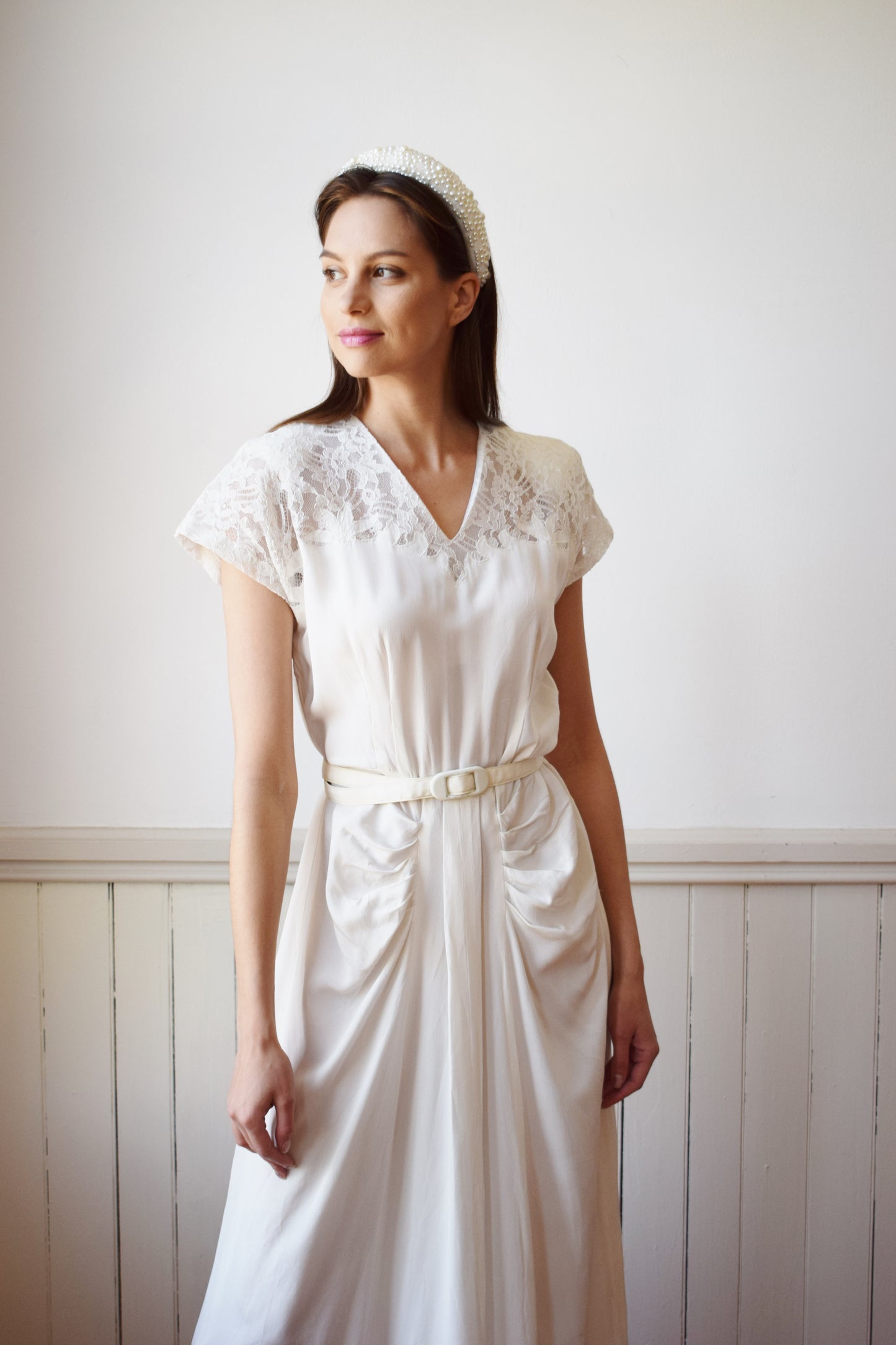 1940s Petal White Gown with Lace Sleeves | M