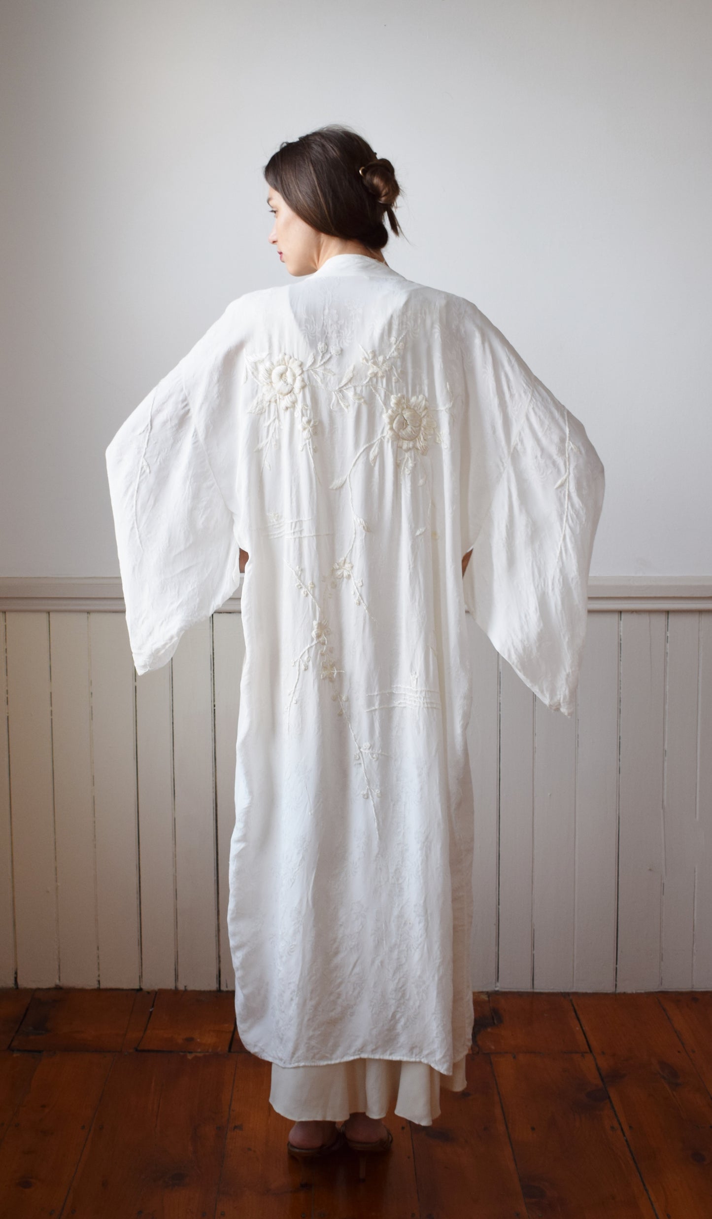1920s Embroidered White Rayon Kimono Robe | OS