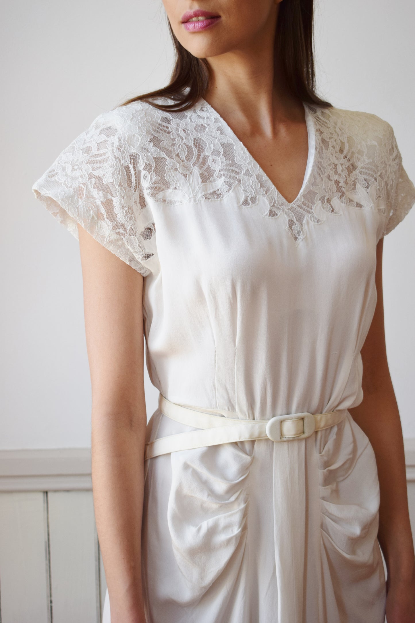 1940s Petal White Gown with Lace Sleeves | M