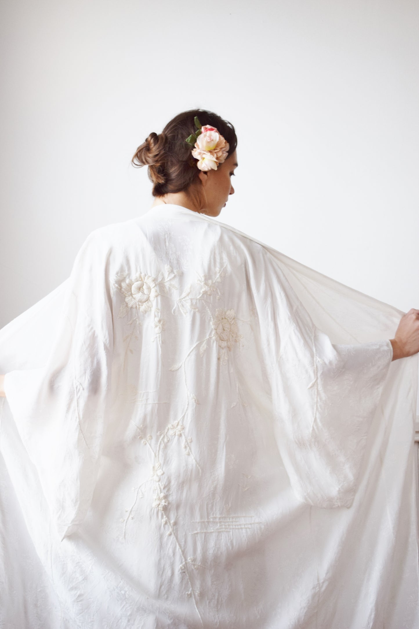 1920s Embroidered White Rayon Kimono Robe | OS