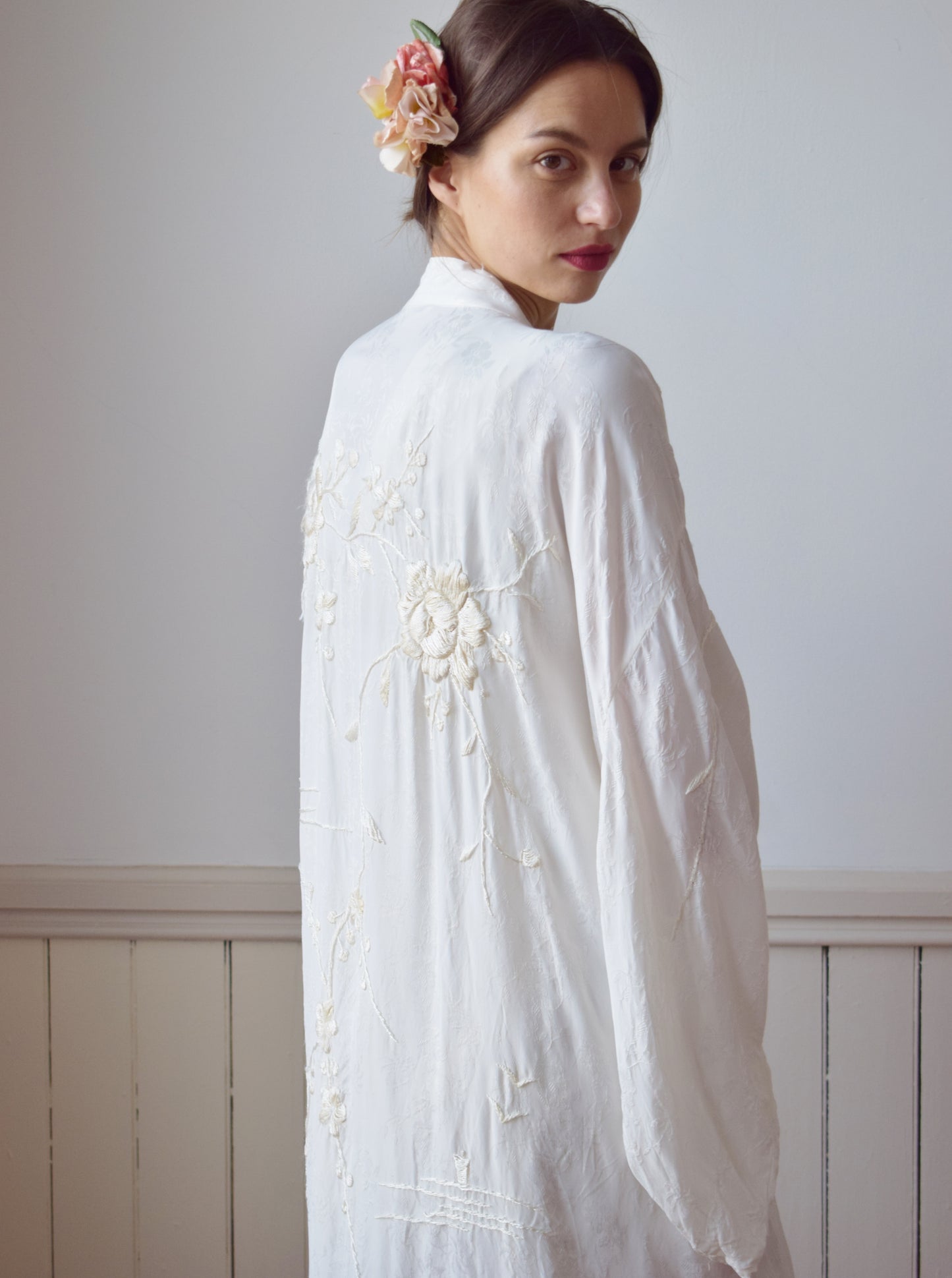1920s Embroidered White Rayon Kimono Robe | OS