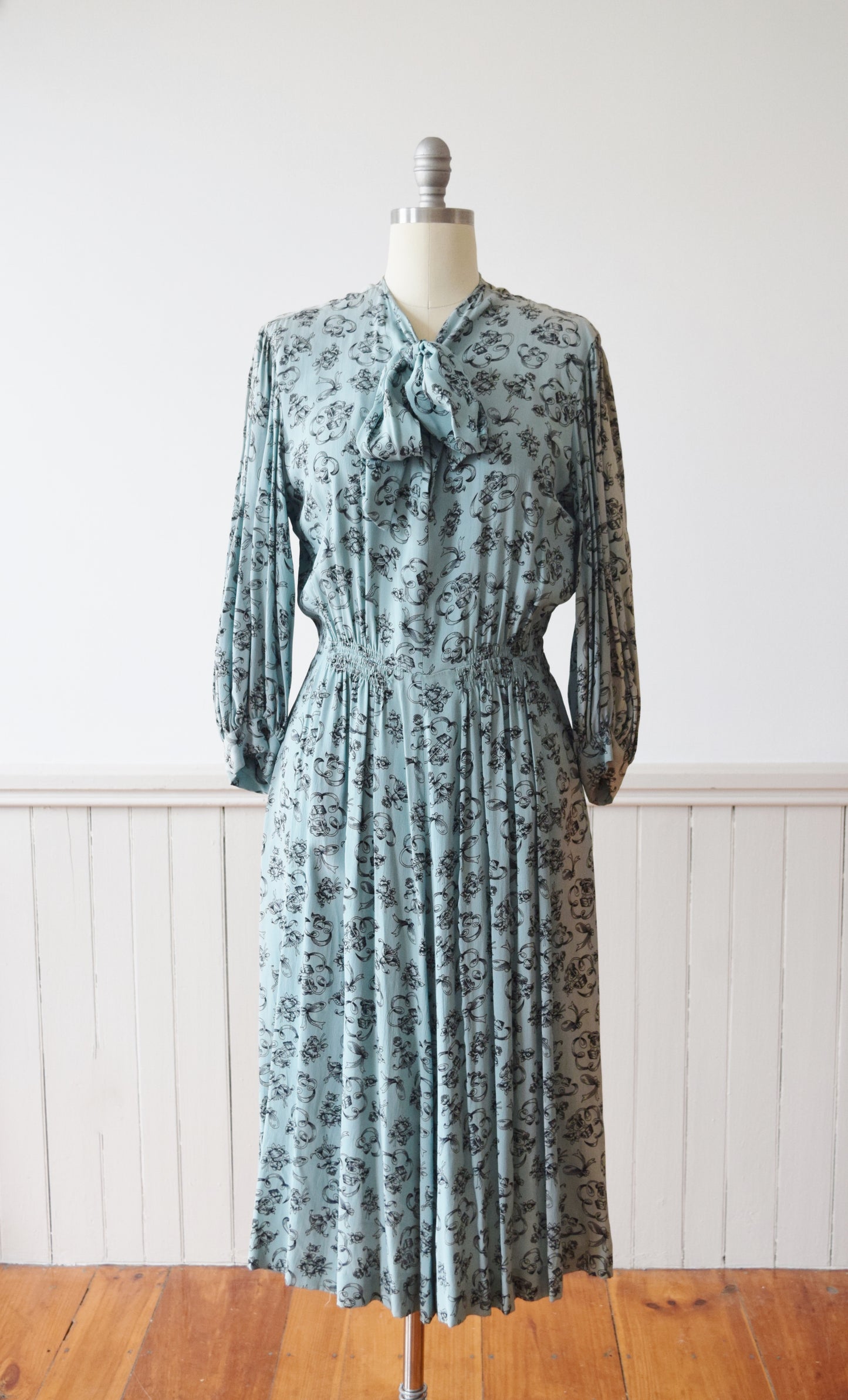 1940s Novelty Print Day Dress | M-M/L