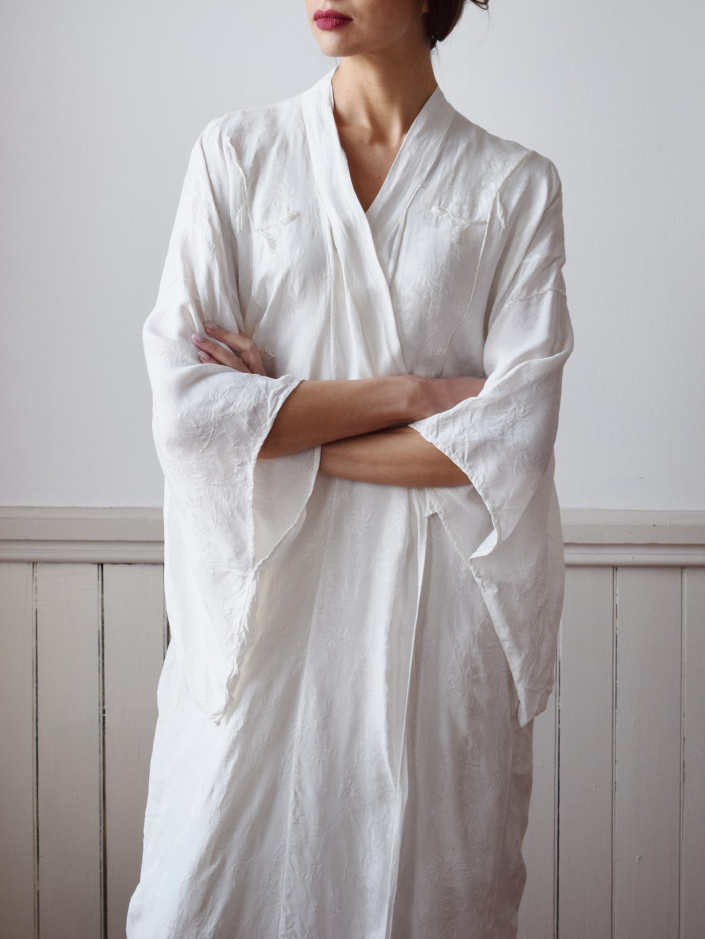 1920s Embroidered White Rayon Kimono Robe | OS