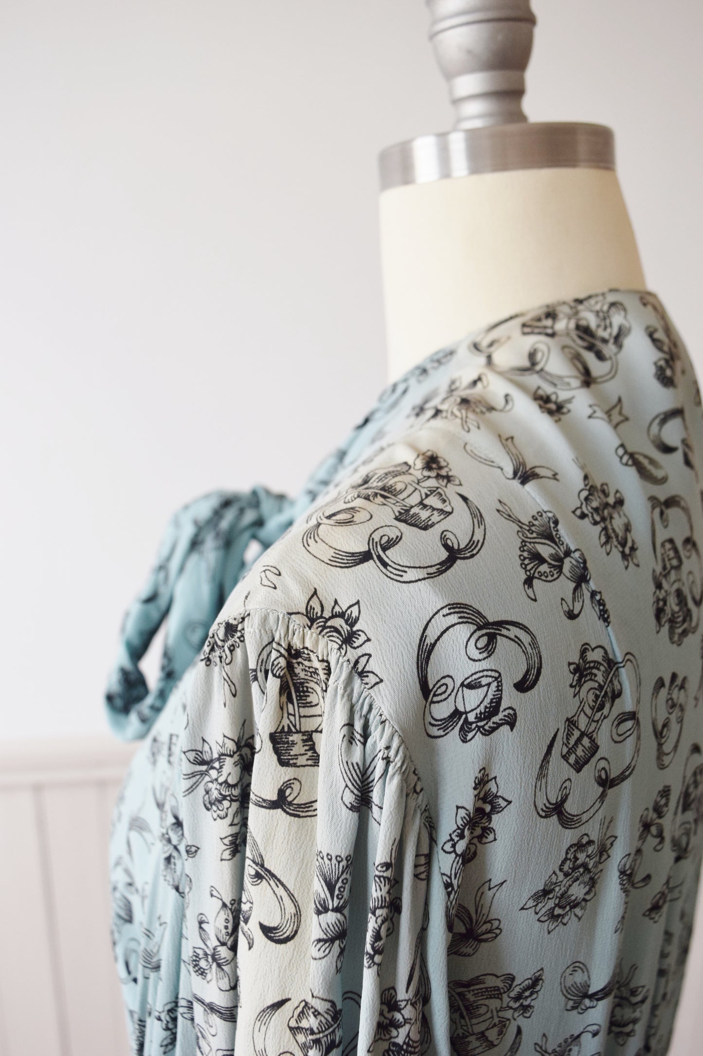 1940s Novelty Print Day Dress | M-M/L