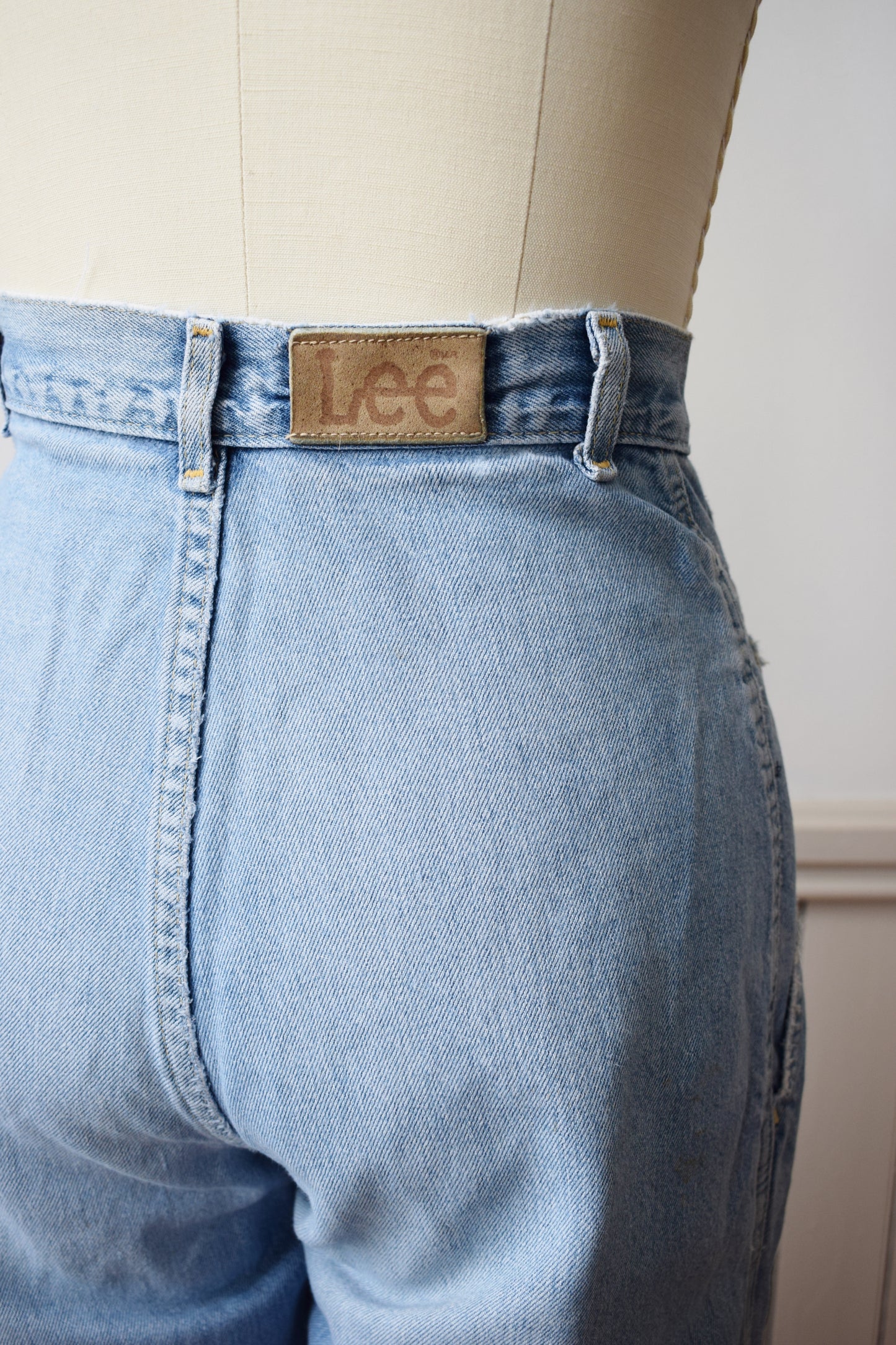 1980s Lee High Rise Fashion Jeans | 26" W