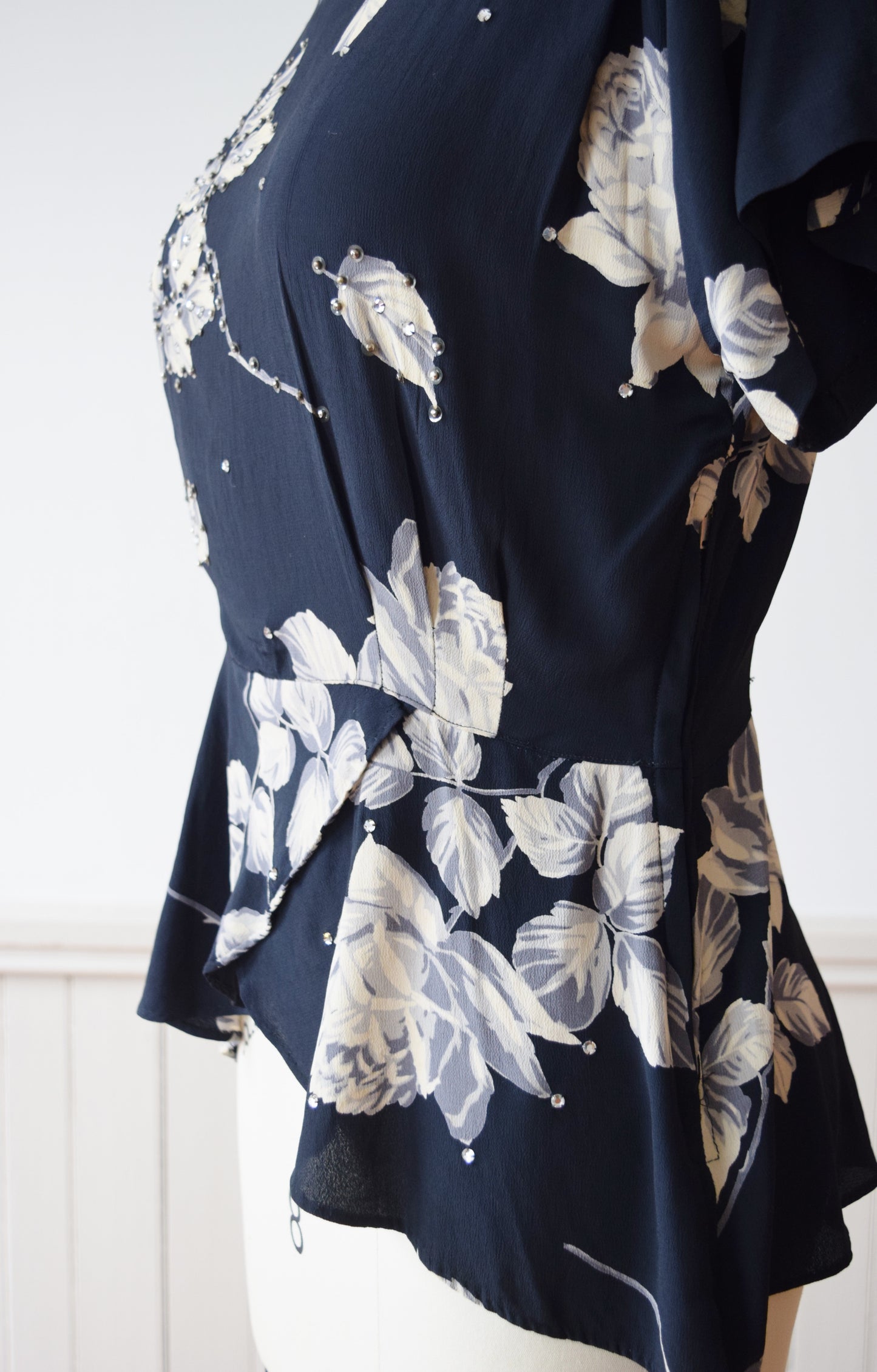 1940s Rose Print Rayon Peplum Blouse | M