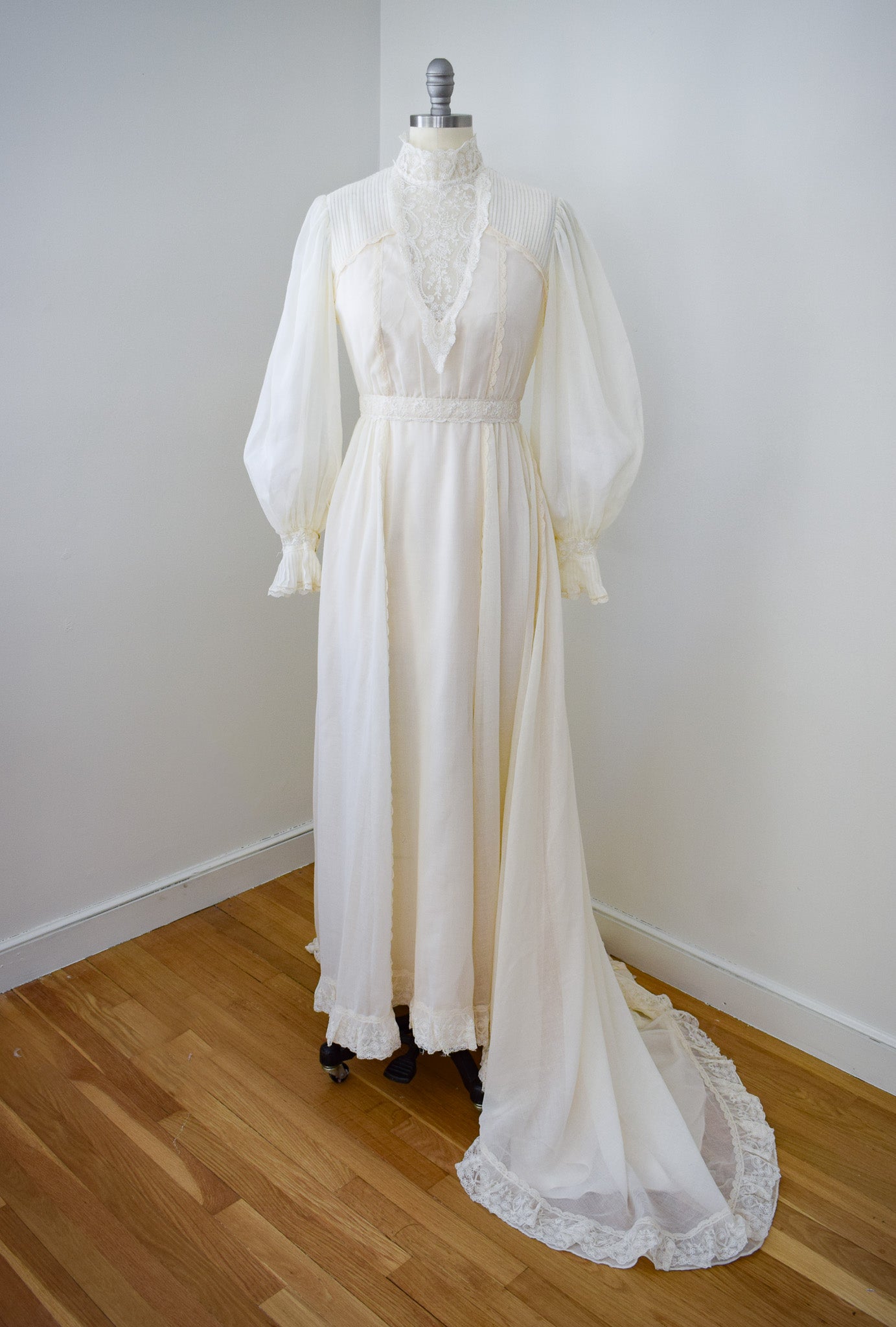 Vintage Victorian Revival Wedding Gown | S fieldwork Vintage Victorian Revival Wedding Gown | S fieldwork