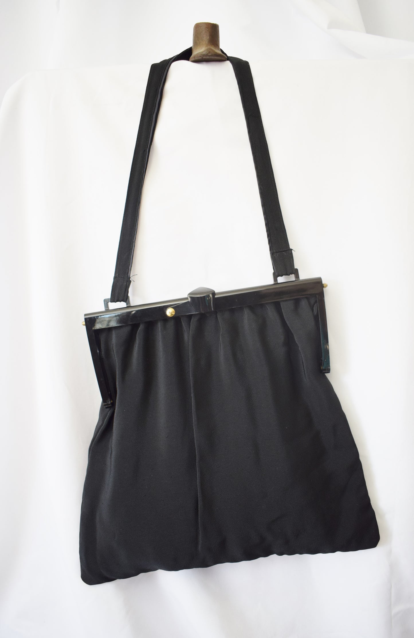 Vintage Deco-Style Purse with Flapper