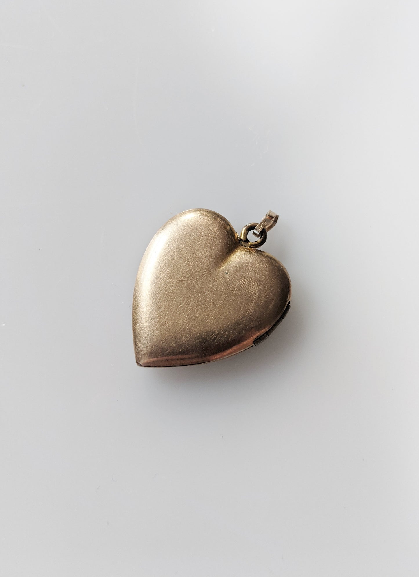 Vintage Gold Heart Shaped Locket | Nabla and Embossed Floral Design