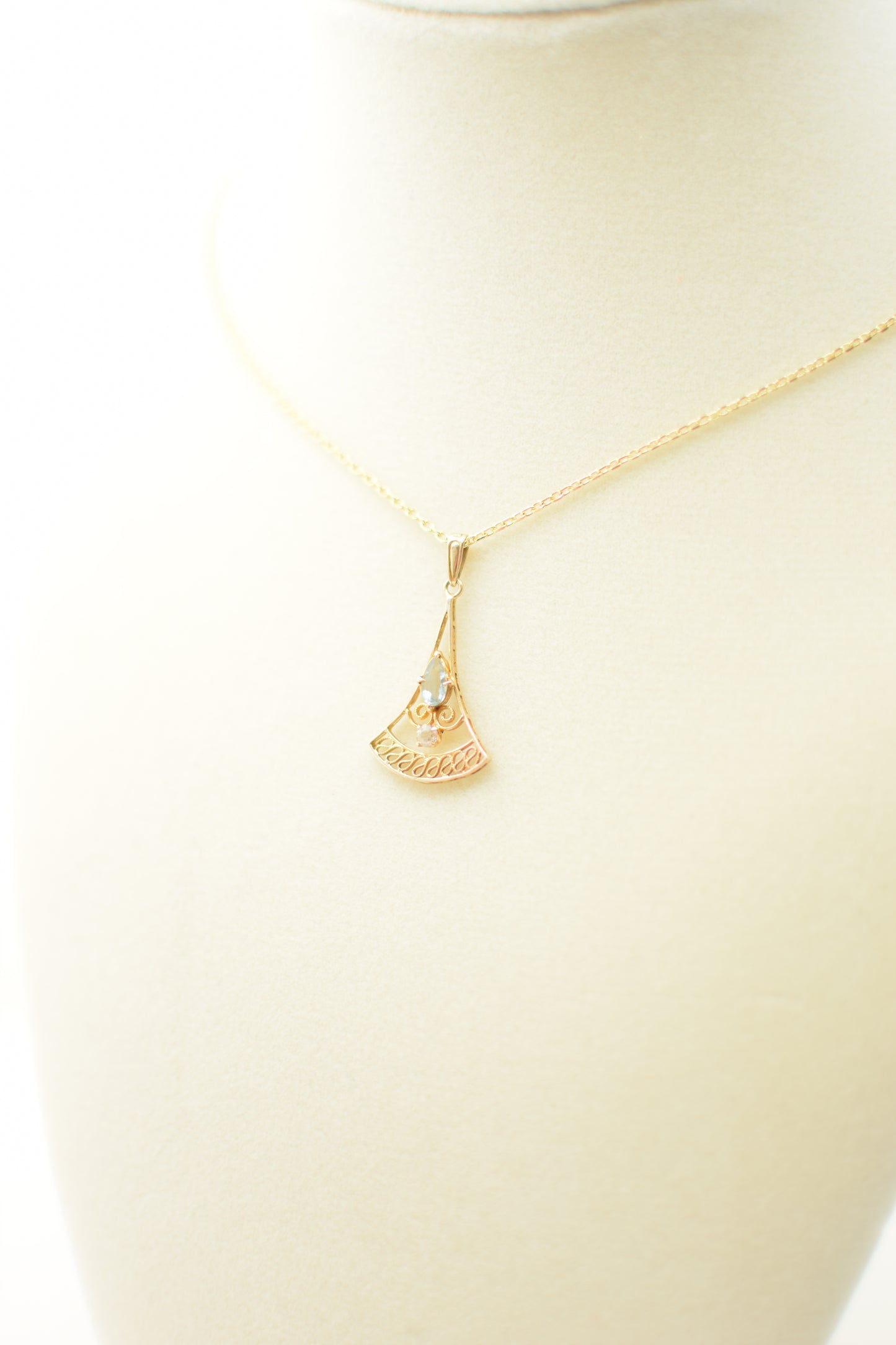 Vintage 10kt Gold Lavalier Pendant Necklace
