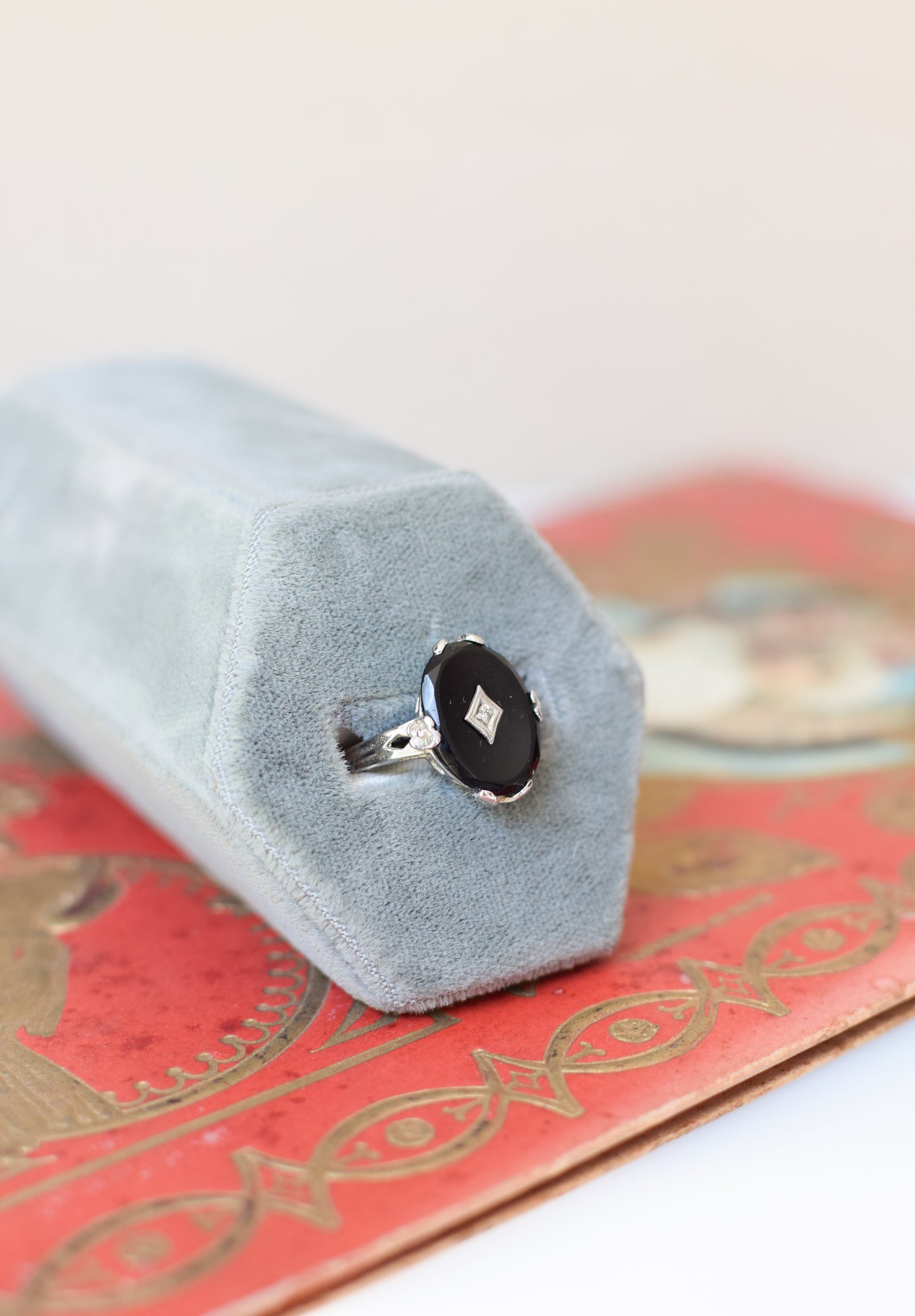 Antique 14kt White Gold, Onyx and Diamond Ring | US 6 3/4