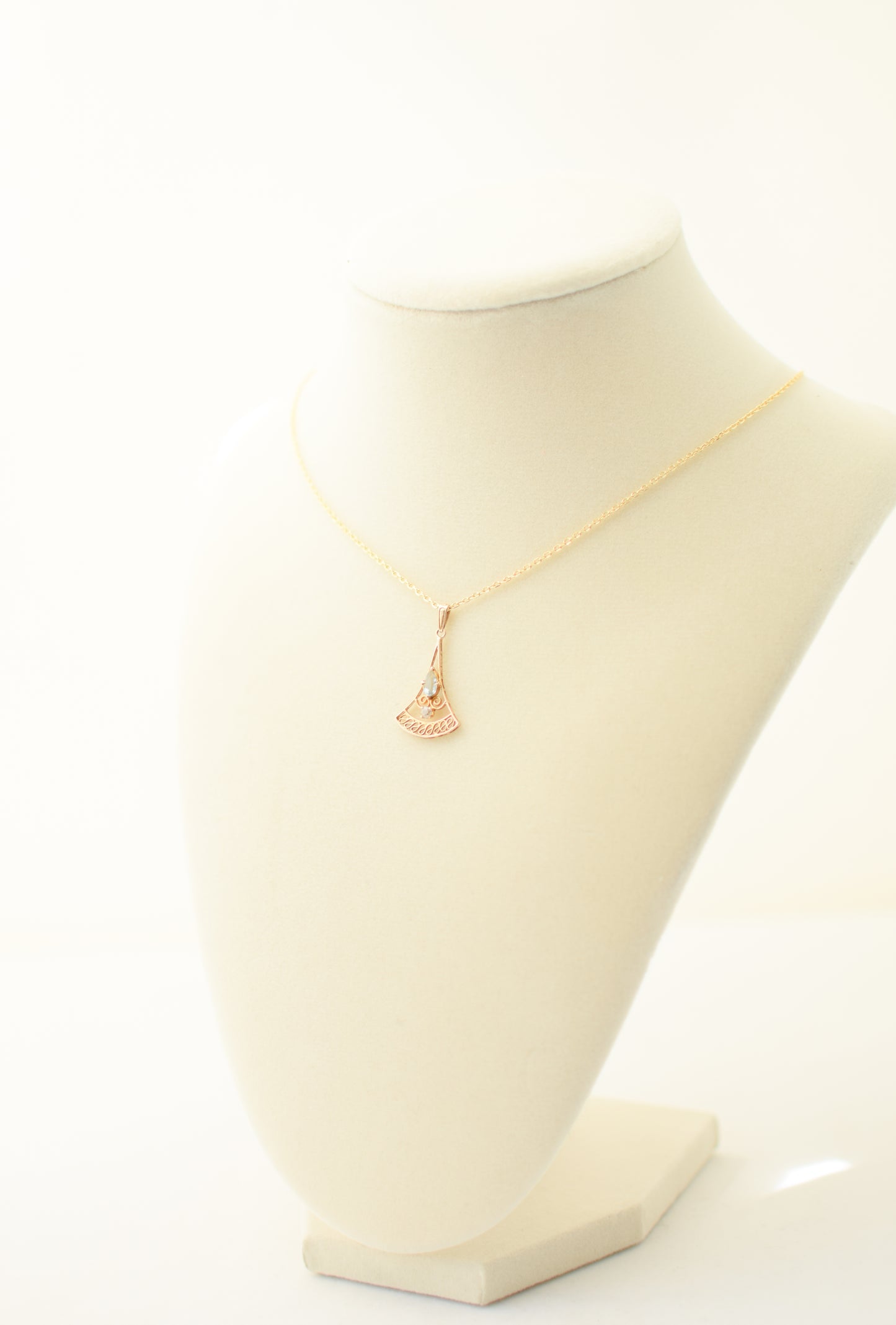 Vintage 10kt Gold Lavalier Pendant Necklace