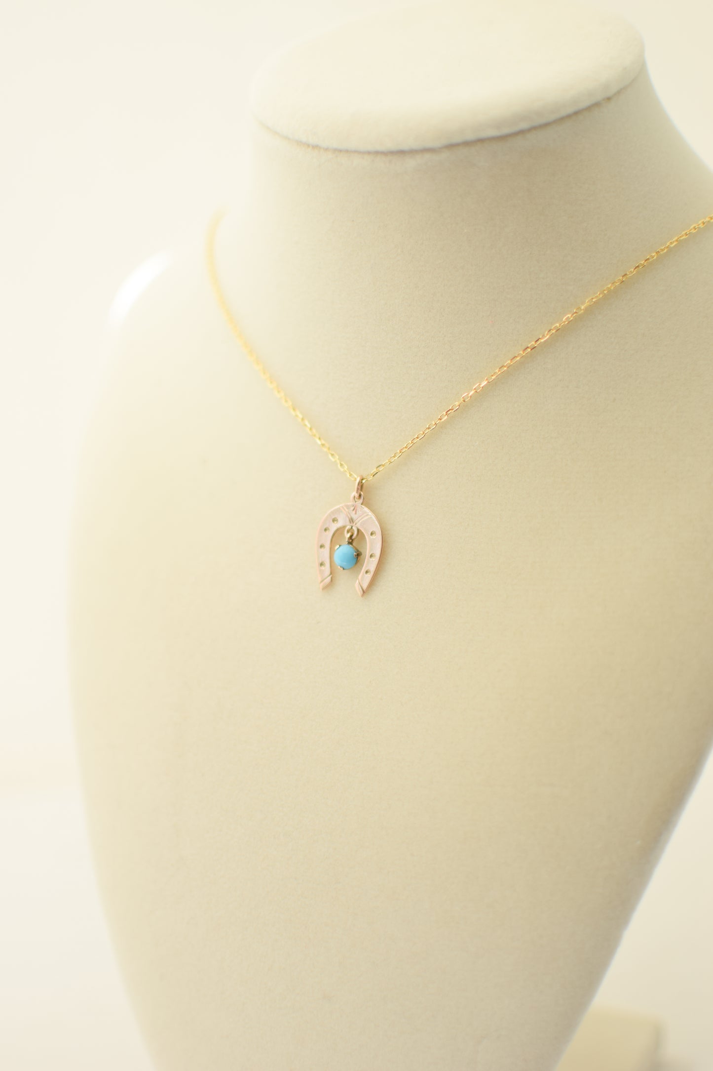Vintage 10kt Gold Horseshoe Charm Necklace