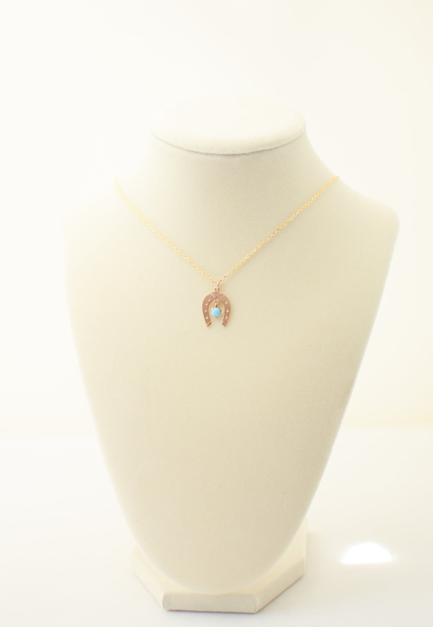 Vintage 10kt Gold Horseshoe Charm Necklace