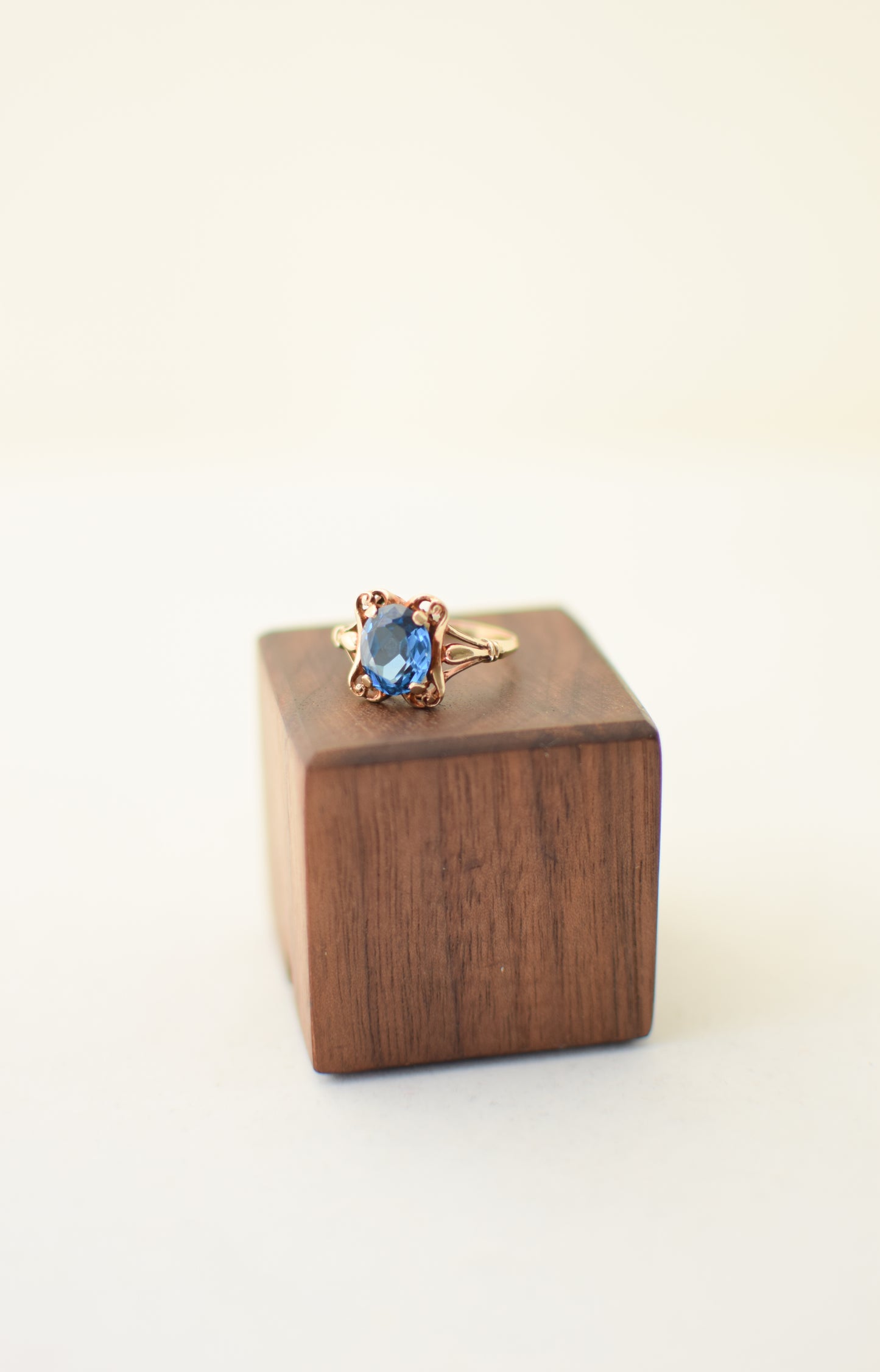 Vintage Fancy 10kt Gold and Spinel Cocktail Ring | US 7.5