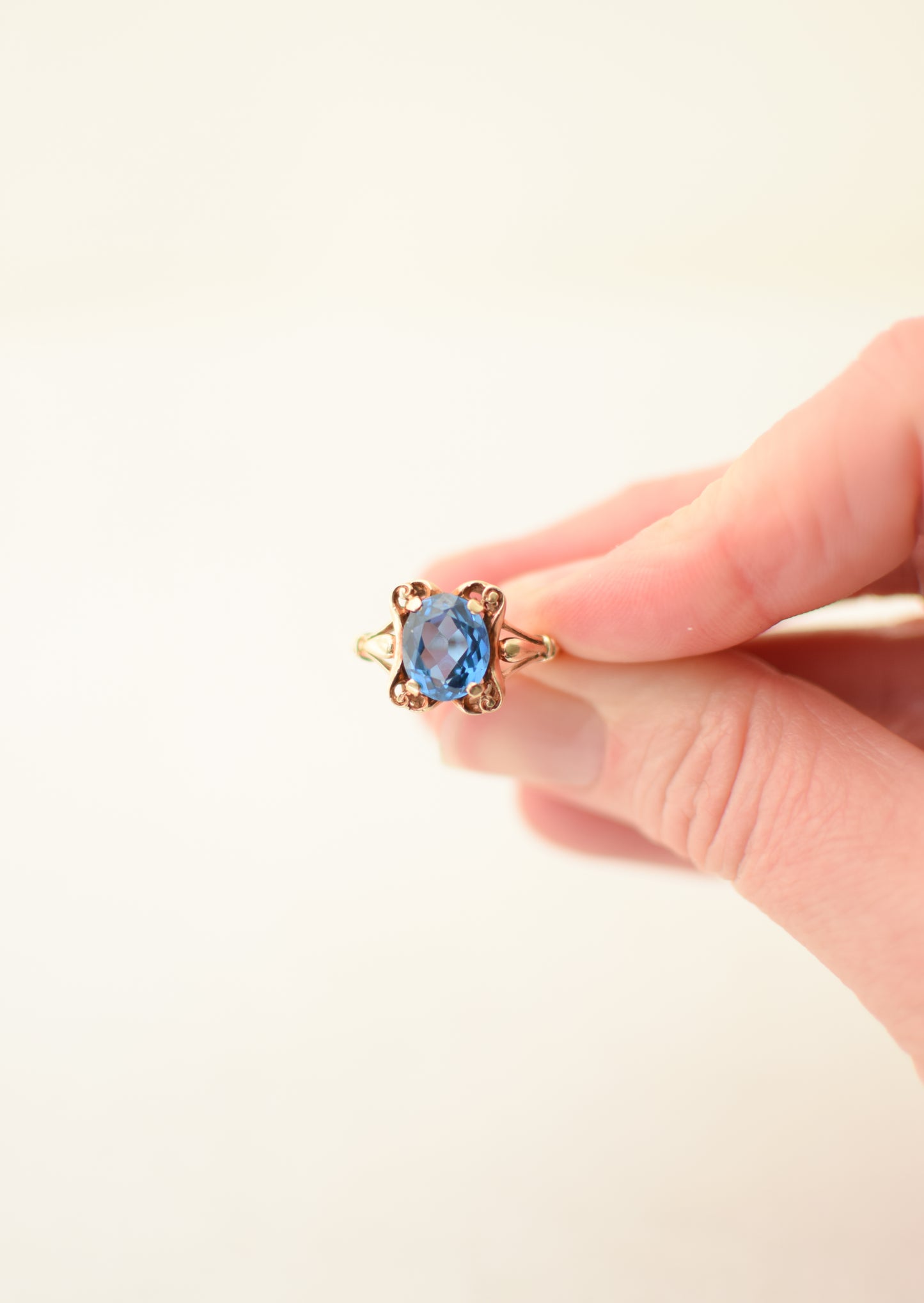 Vintage Fancy 10kt Gold and Spinel Cocktail Ring | US 7.5