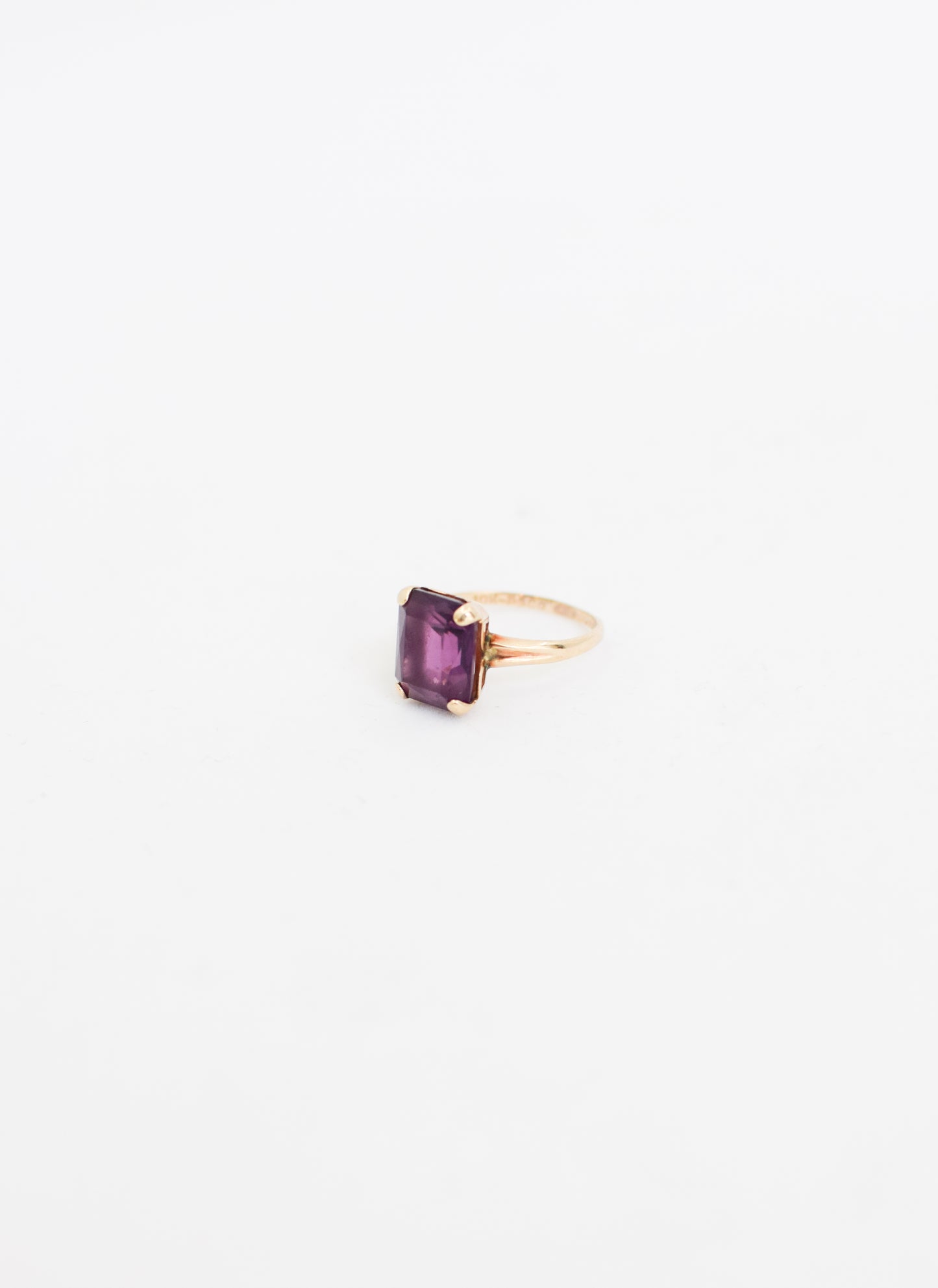 Vintage 10kt Gold and Purple Gem Ring | 4.25 US