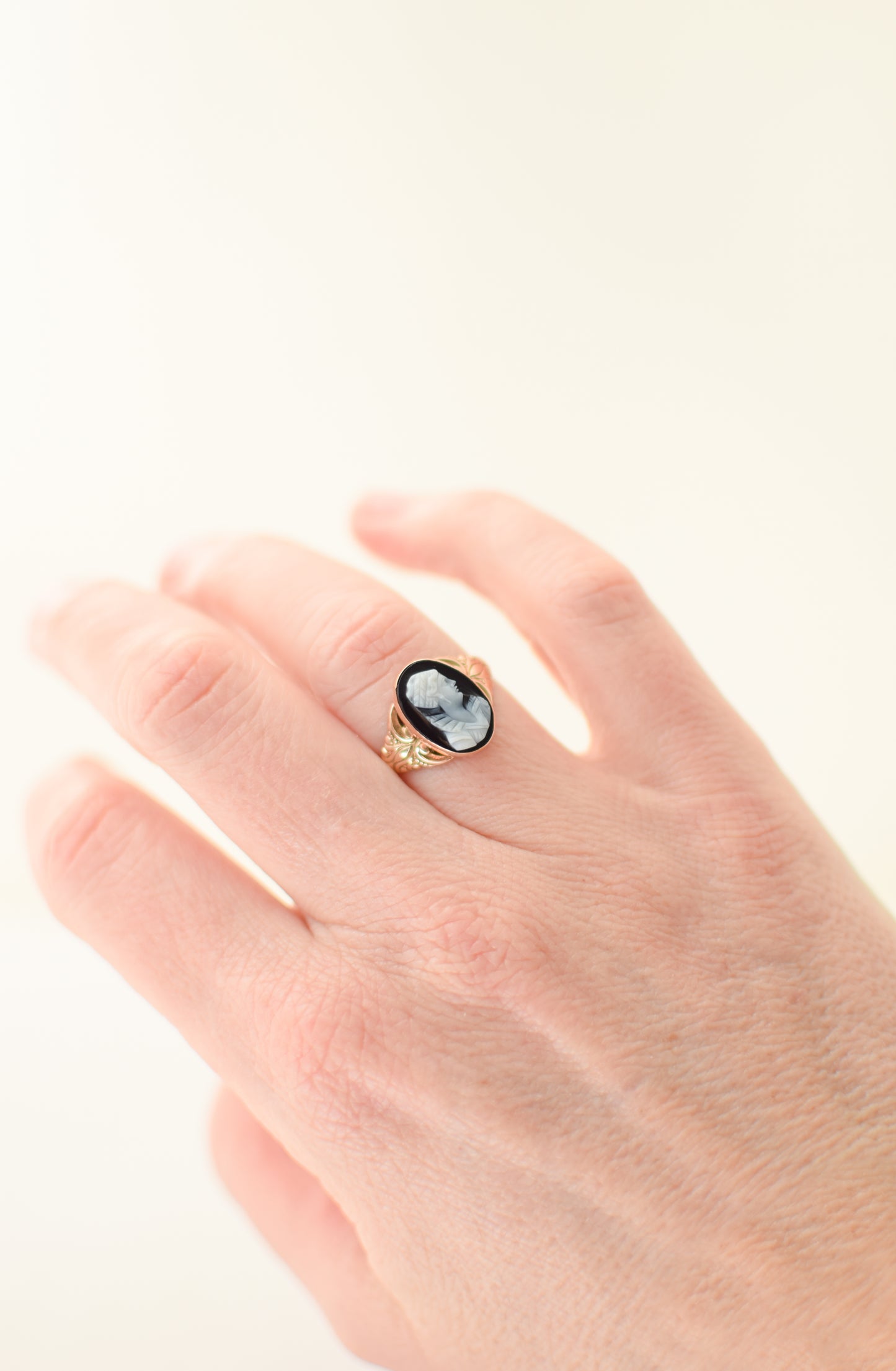 Vintage 10 Karat Gold Cameo Ring | US 7.75-8