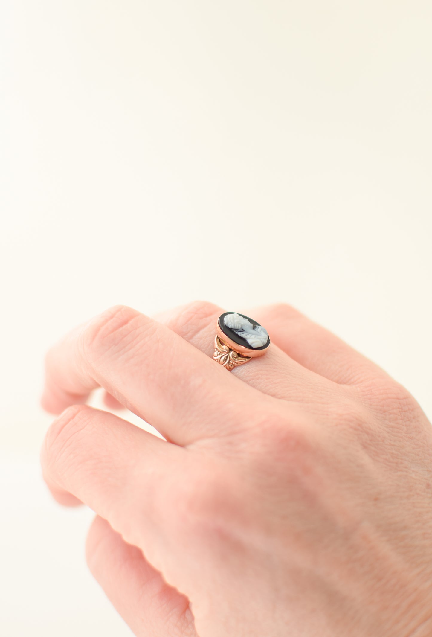 Vintage 10 Karat Gold Cameo Ring | US 7.75-8