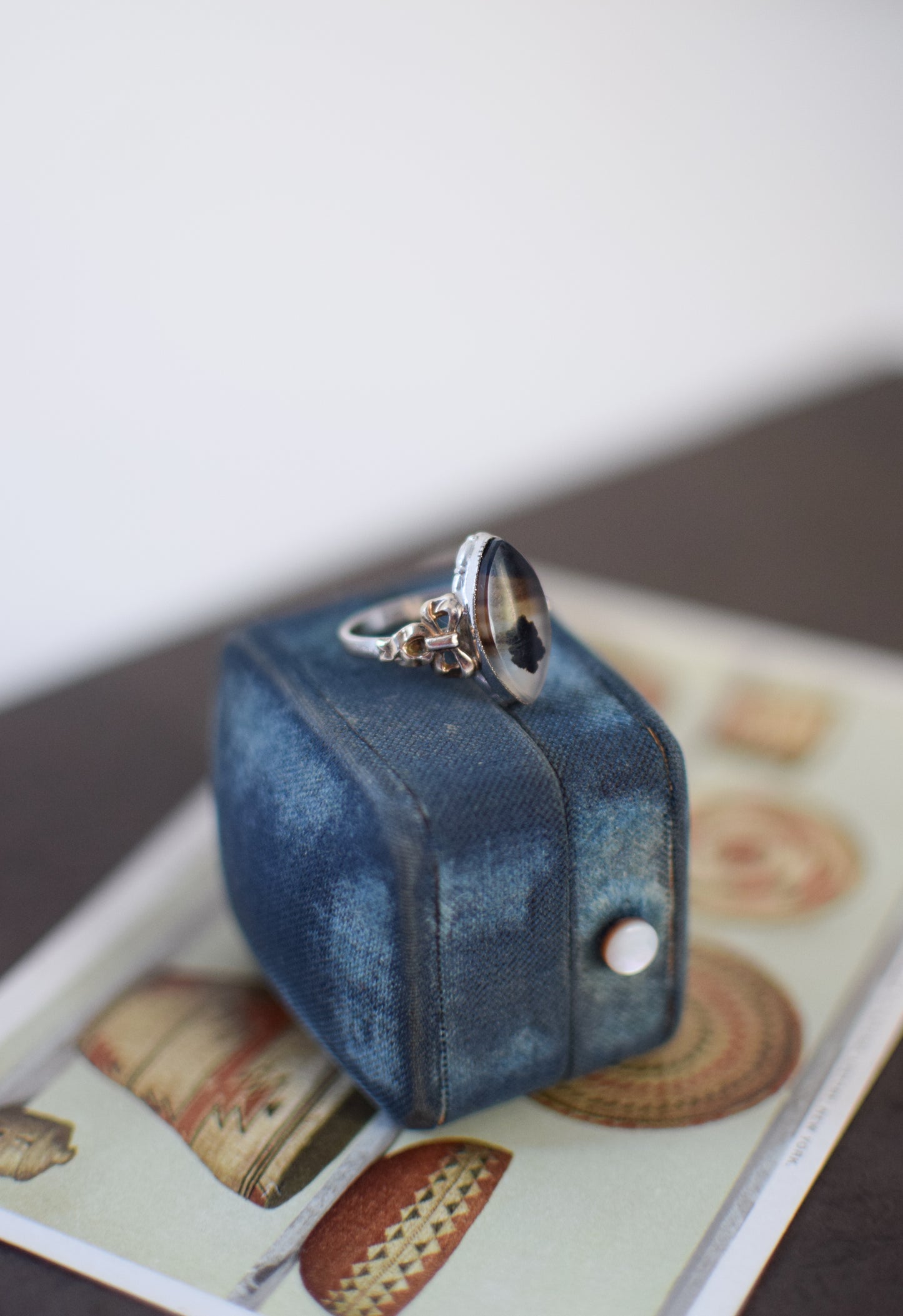 1940s Art Deco Agate, Sterling Silver and 10kt Gold Ring | US 7