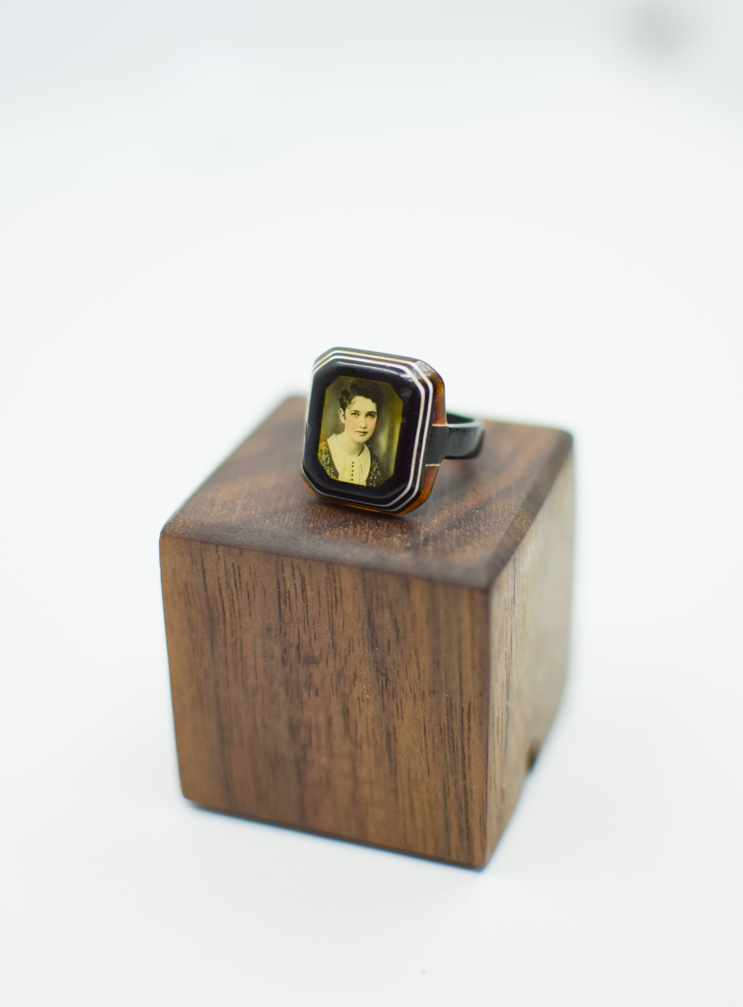 Vintage 1930s Celluloid Portrait "Prison" Ring | 5.75