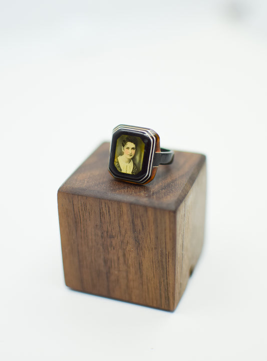 Vintage 1930s Celluloid Portrait "Prison" Ring | 5.75