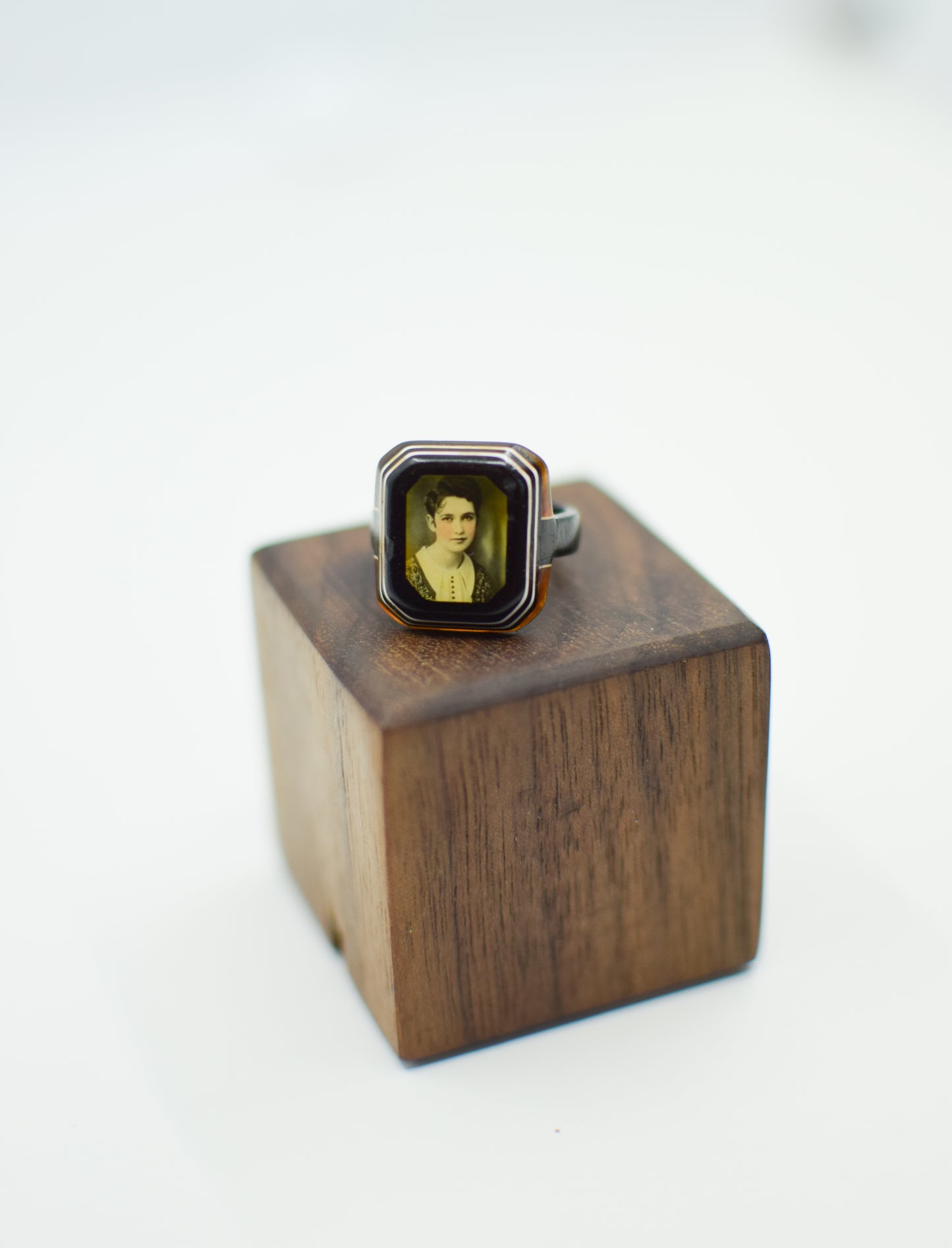Vintage 1930s Celluloid Portrait "Prison" Ring | 5.75