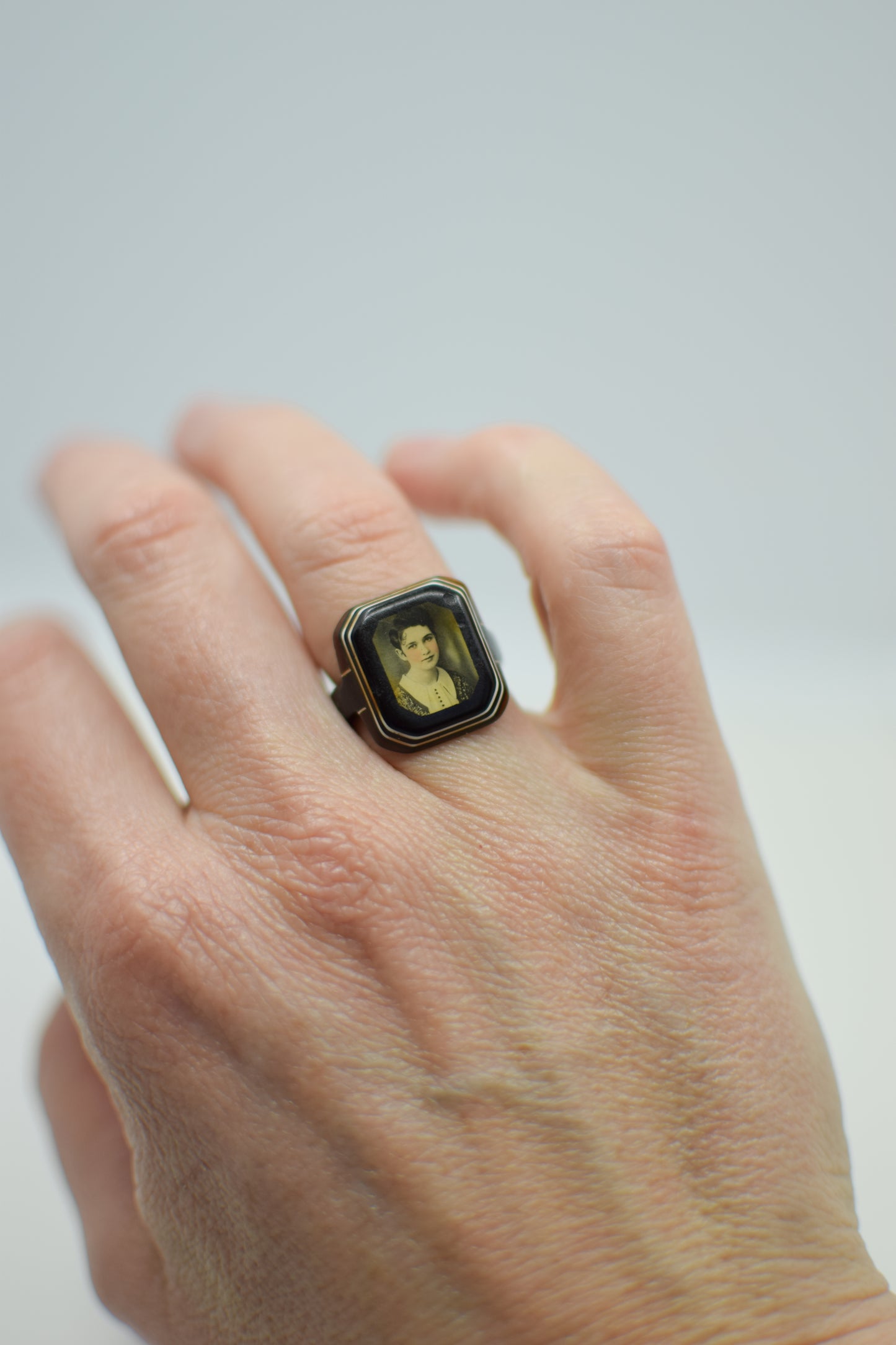 Vintage 1930s Celluloid Portrait "Prison" Ring | 5.75