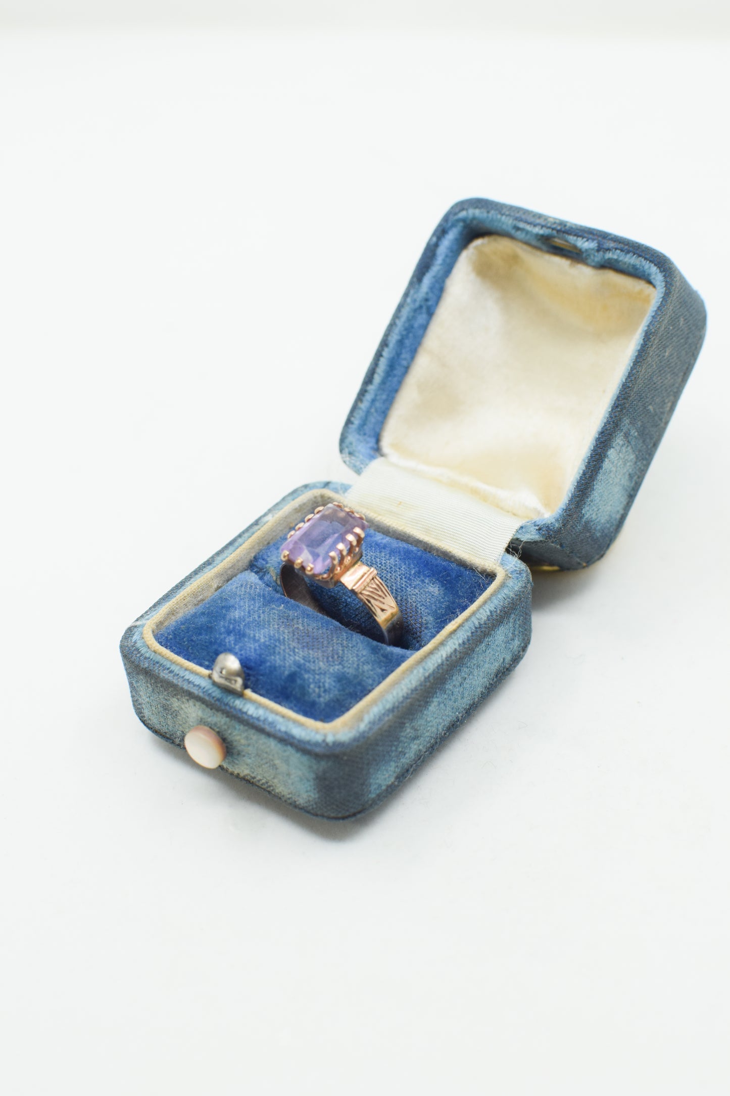 Antique Victorian 8 Kt Gold and Amethyst Ring | US 5.5-5.75