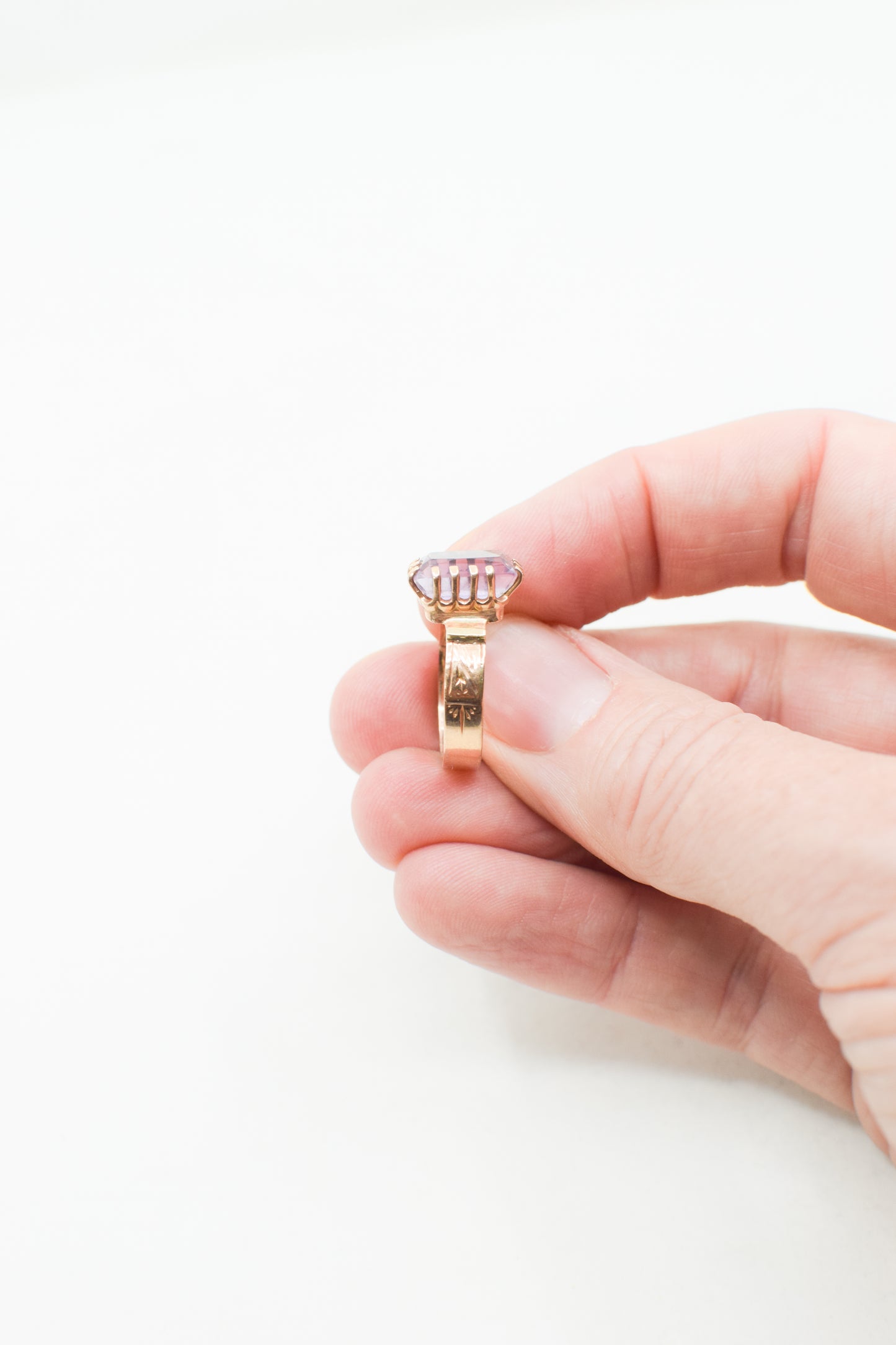 Antique Victorian 8 Kt Gold and Amethyst Ring | US 5.5-5.75