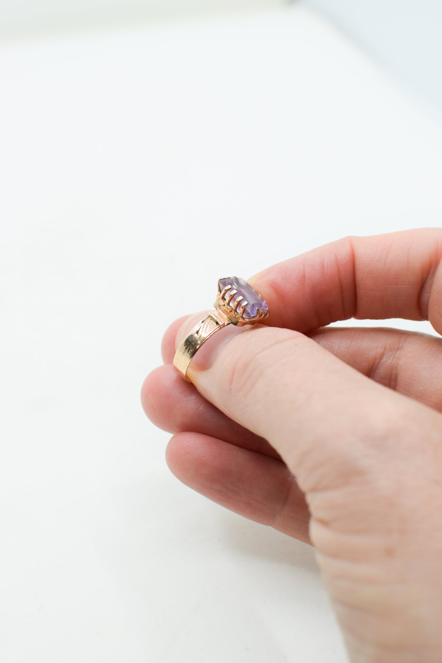 Antique Victorian 8 Kt Gold and Amethyst Ring | US 5.5-5.75