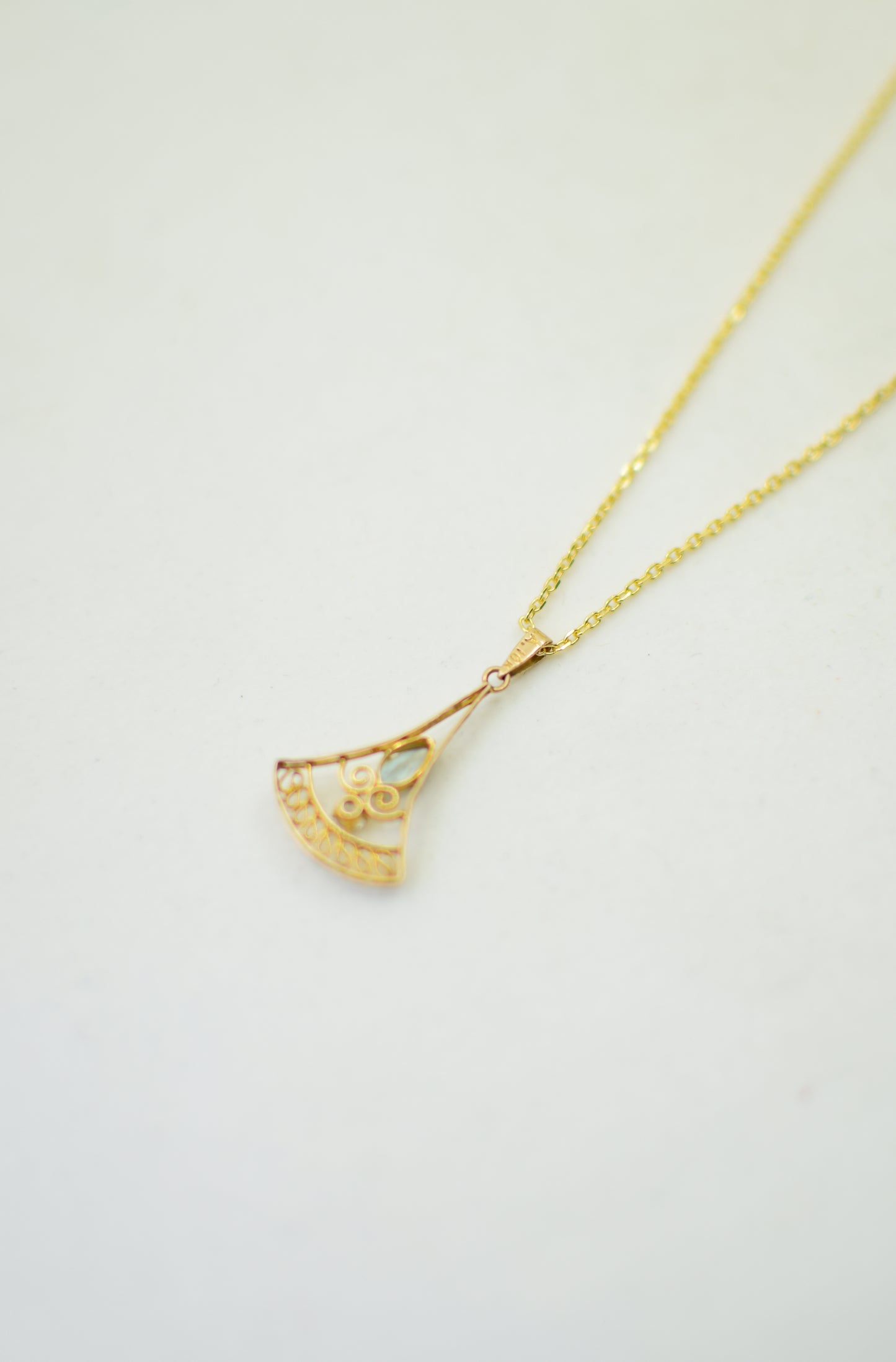Vintage 10kt Gold Lavalier Pendant Necklace