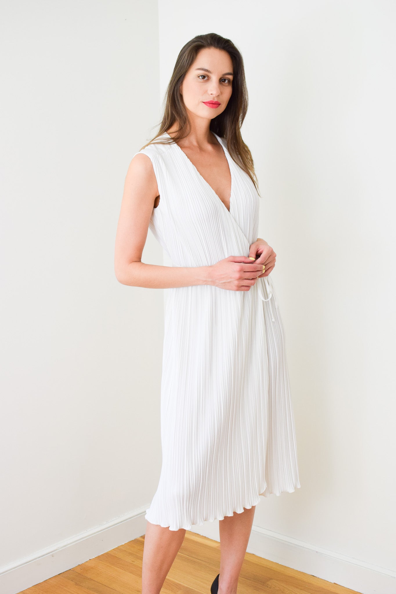 1970s White Plisse Pleated Wrap Dress | S/M