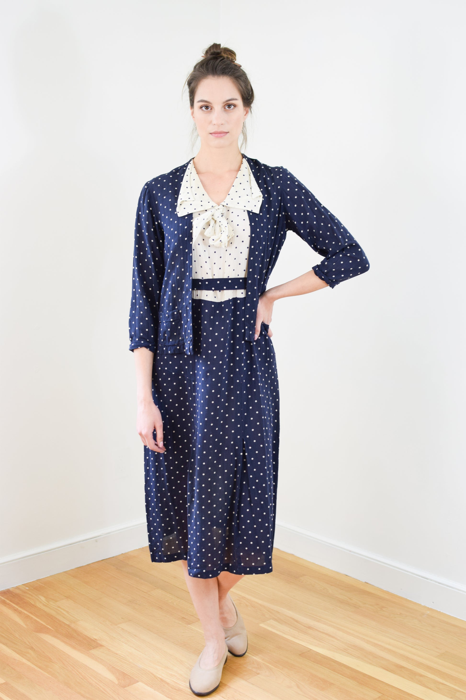 Authentic 1920s Casual Dress 1940s Navy Silk Dress Size L/XL The Lady Next Door Authentic 1920s Casual Dress 1940s Navy Silk Dress Size L/XL The Lady Next Door